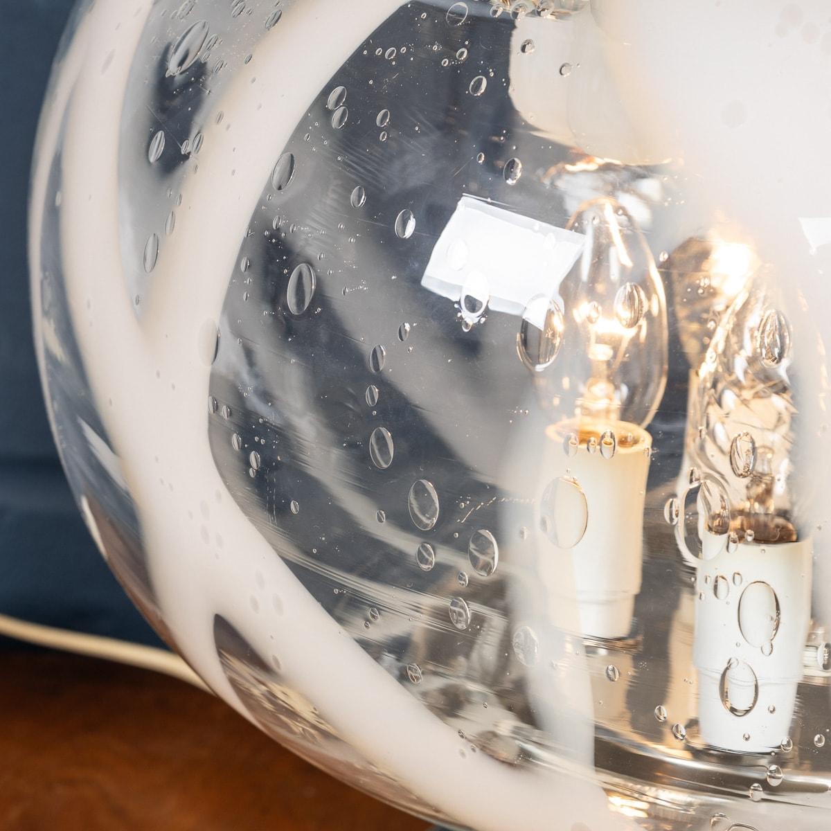 A.I.C. C'est une lampe de table italienne du 20e siècle, réalisée par Carlo Nason pour Mazzega, Murano, c.C. 1970. en vente 9