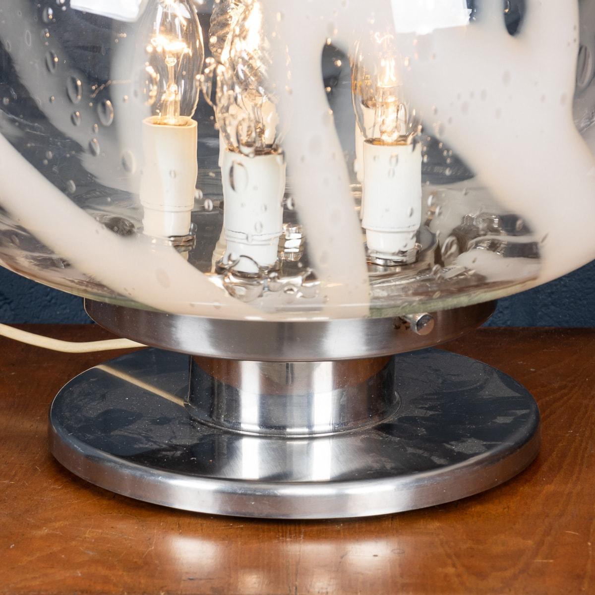 A.I.C. C'est une lampe de table italienne du 20e siècle, réalisée par Carlo Nason pour Mazzega, Murano, c.C. 1970. en vente 11