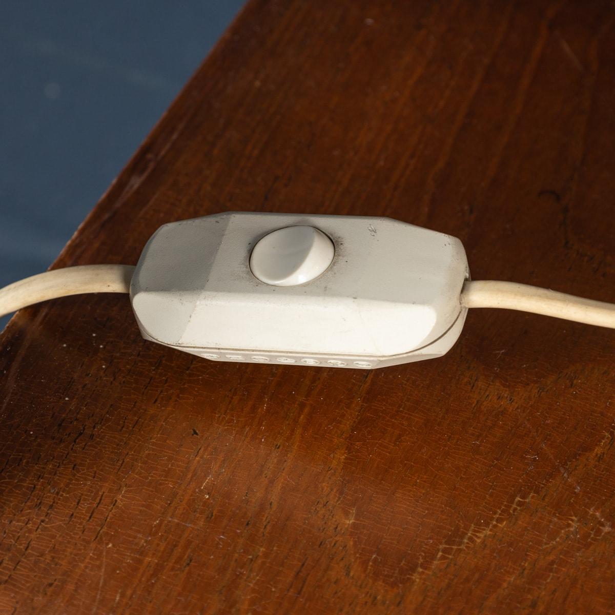 A.I.C. C'est une lampe de table italienne du 20e siècle, réalisée par Carlo Nason pour Mazzega, Murano, c.C. 1970. en vente 12