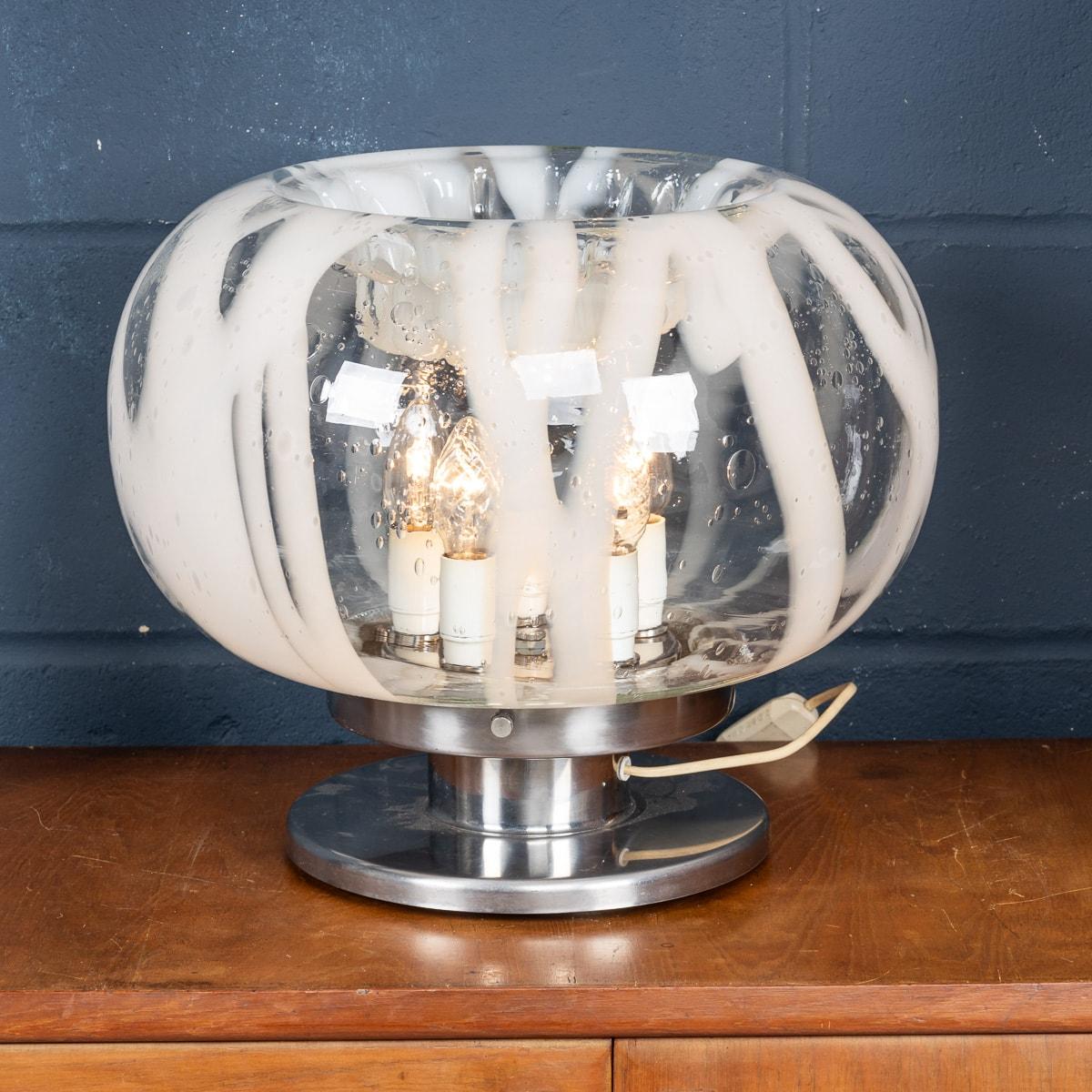 A.I.C. C'est une lampe de table italienne du 20e siècle, réalisée par Carlo Nason pour Mazzega, Murano, c.C. 1970. Bon état - En vente à Royal Tunbridge Wells, Kent