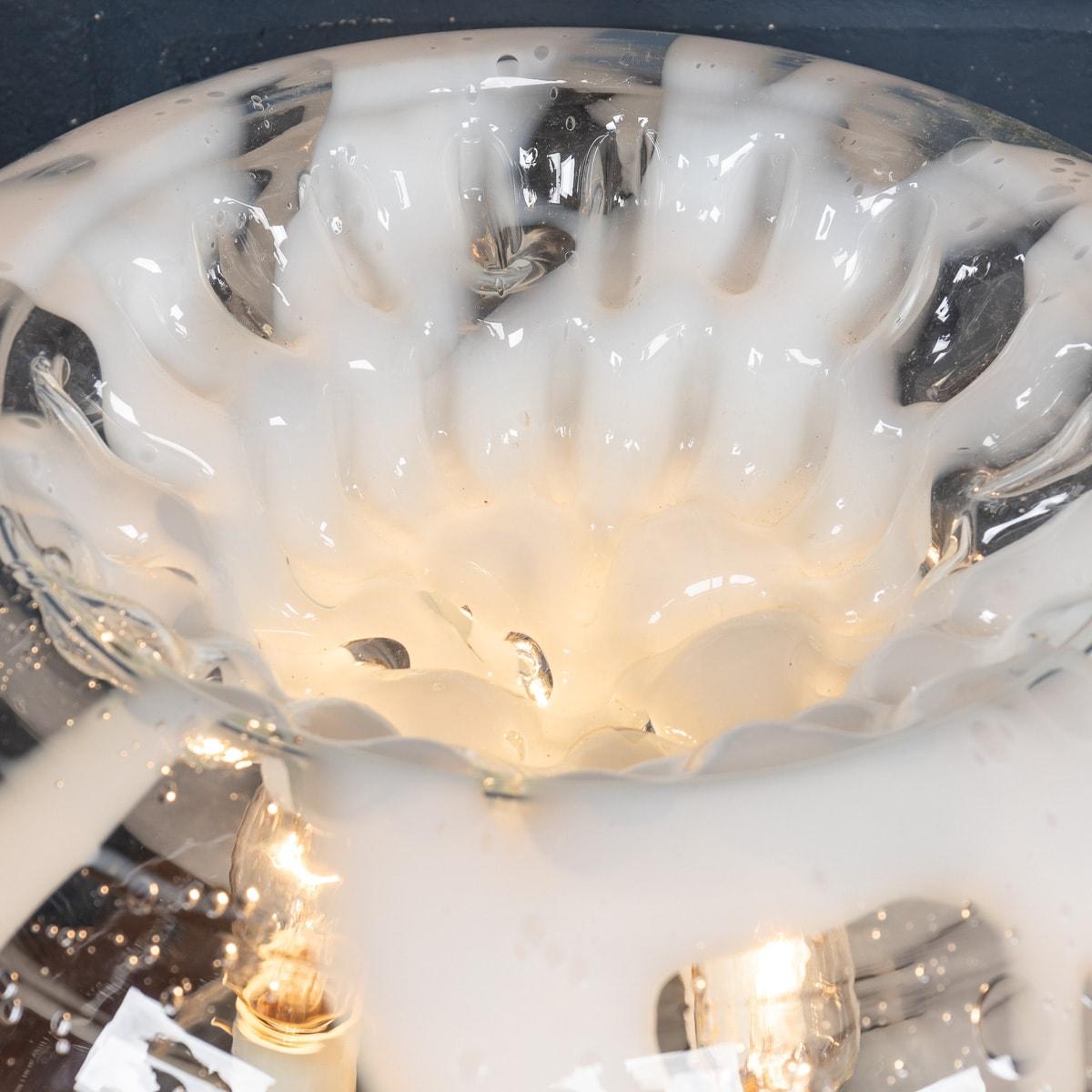 A.I.C. C'est une lampe de table italienne du 20e siècle, réalisée par Carlo Nason pour Mazzega, Murano, c.C. 1970. en vente 3