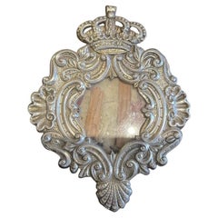 Una cartagloria del XX secolo in metallo con parti in legno di una scatola della Signora della Speranza