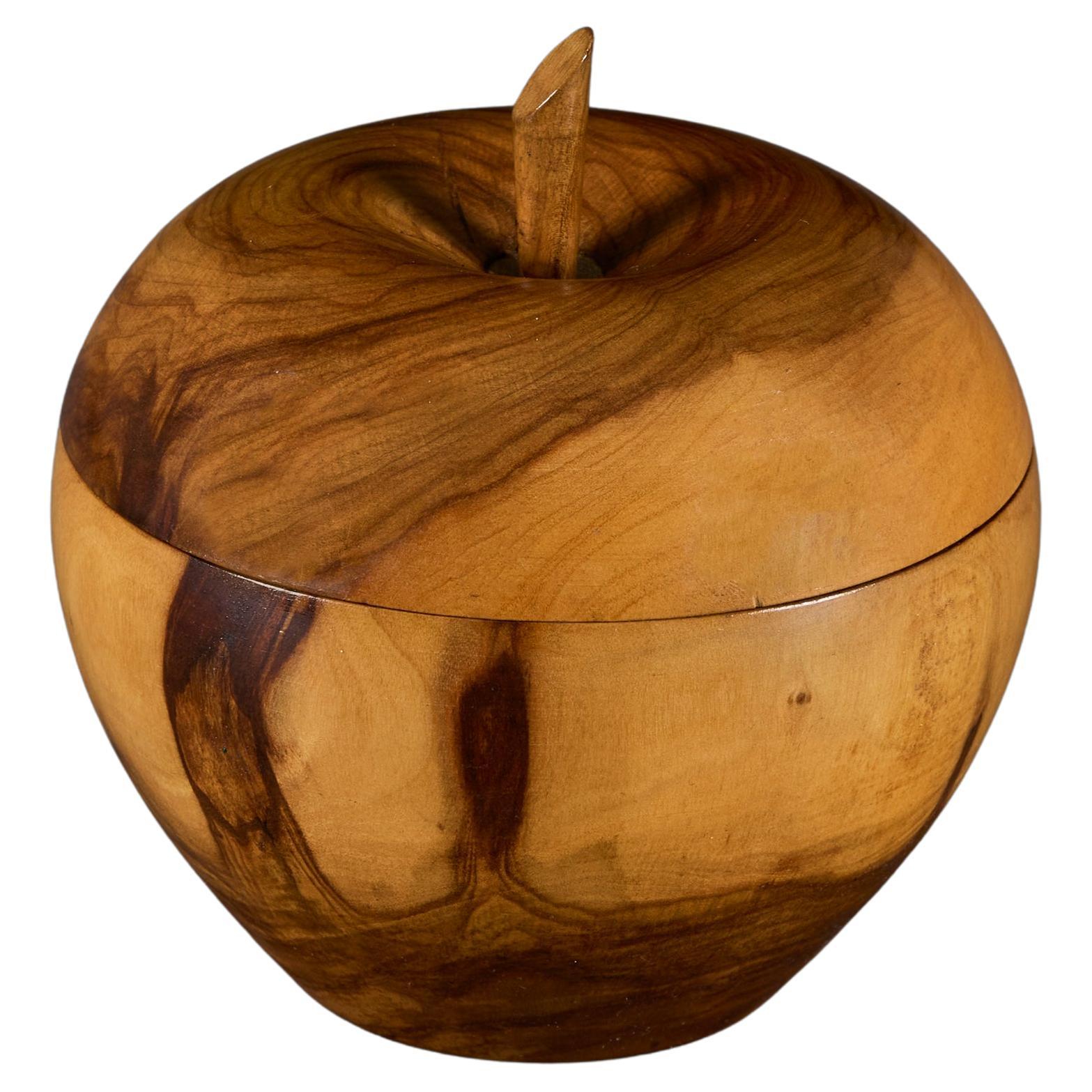 Un porta tè a forma di mela in legno d'olivo del XX secolo