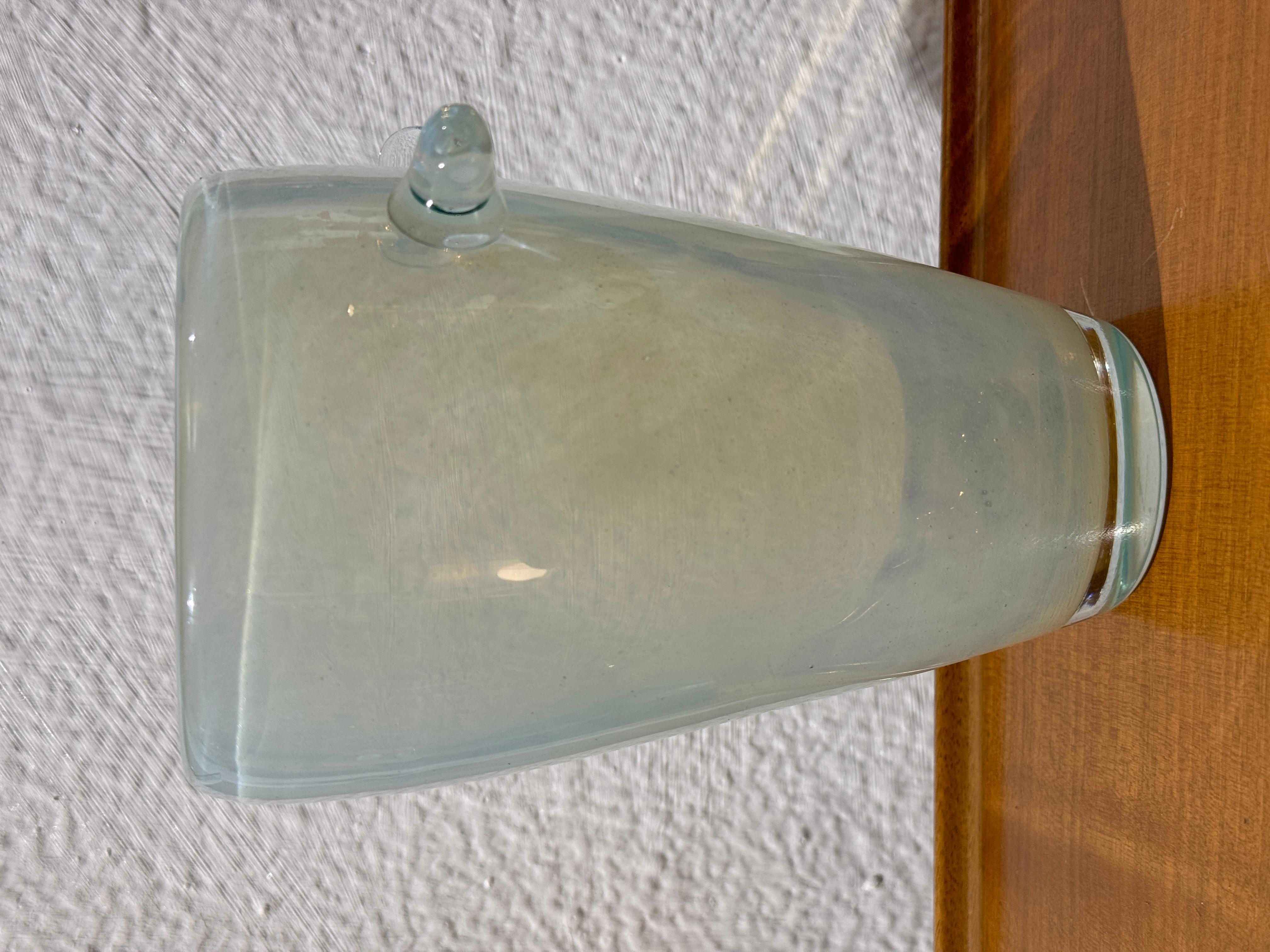 Vetro artistico Vaso in vetro artistico opalescente del XX secolo firmato Henry Deans in vendita