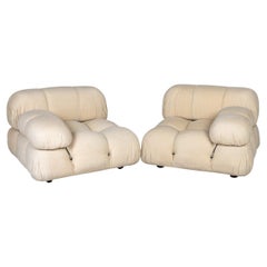 A 20th Century Pair Of "Camaleonda" Armchairs In Cream Fabric By Mario Bellini