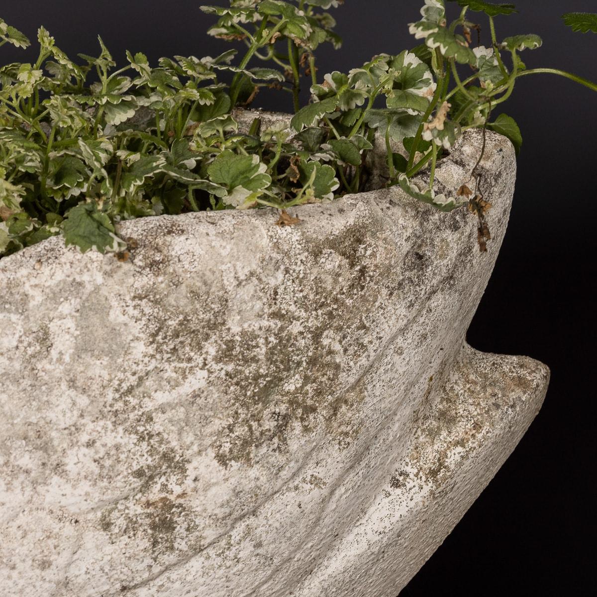 Ein Paar Stone Swan Pflanzgefäße aus dem 20. Jahrhundert, ca. 1950 im Angebot 4