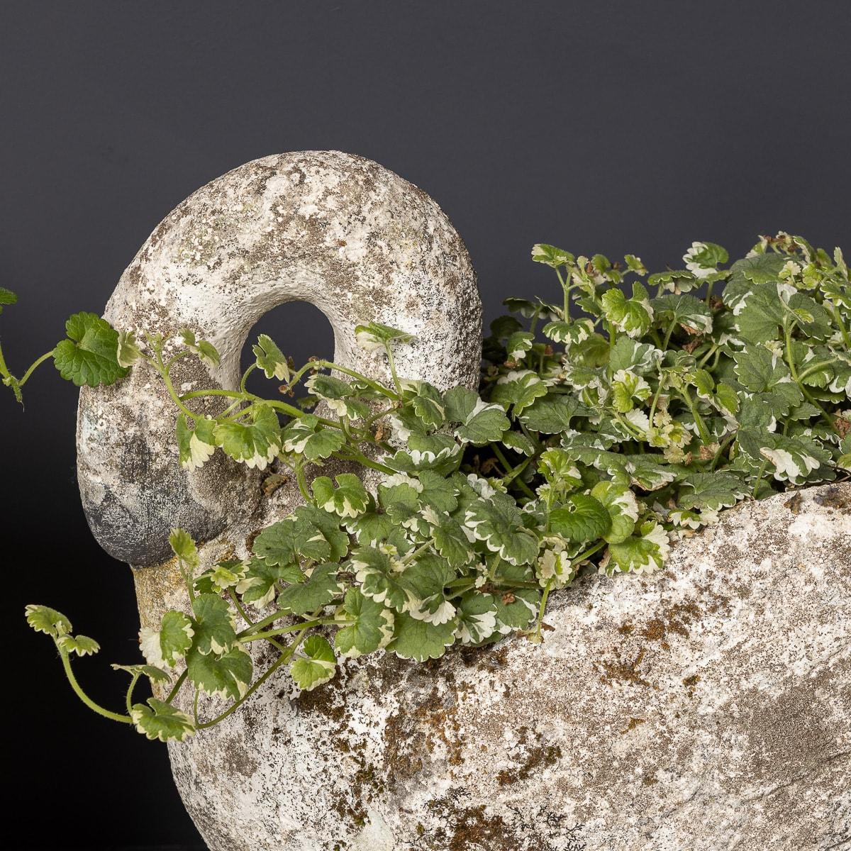 Ein Paar Stone Swan Pflanzgefäße aus dem 20. Jahrhundert, ca. 1950 im Angebot 7