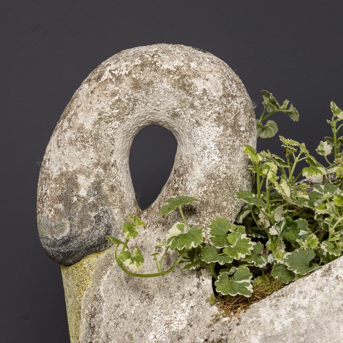 Ein Paar Stone Swan Pflanzgefäße aus dem 20. Jahrhundert, ca. 1950 im Angebot 2