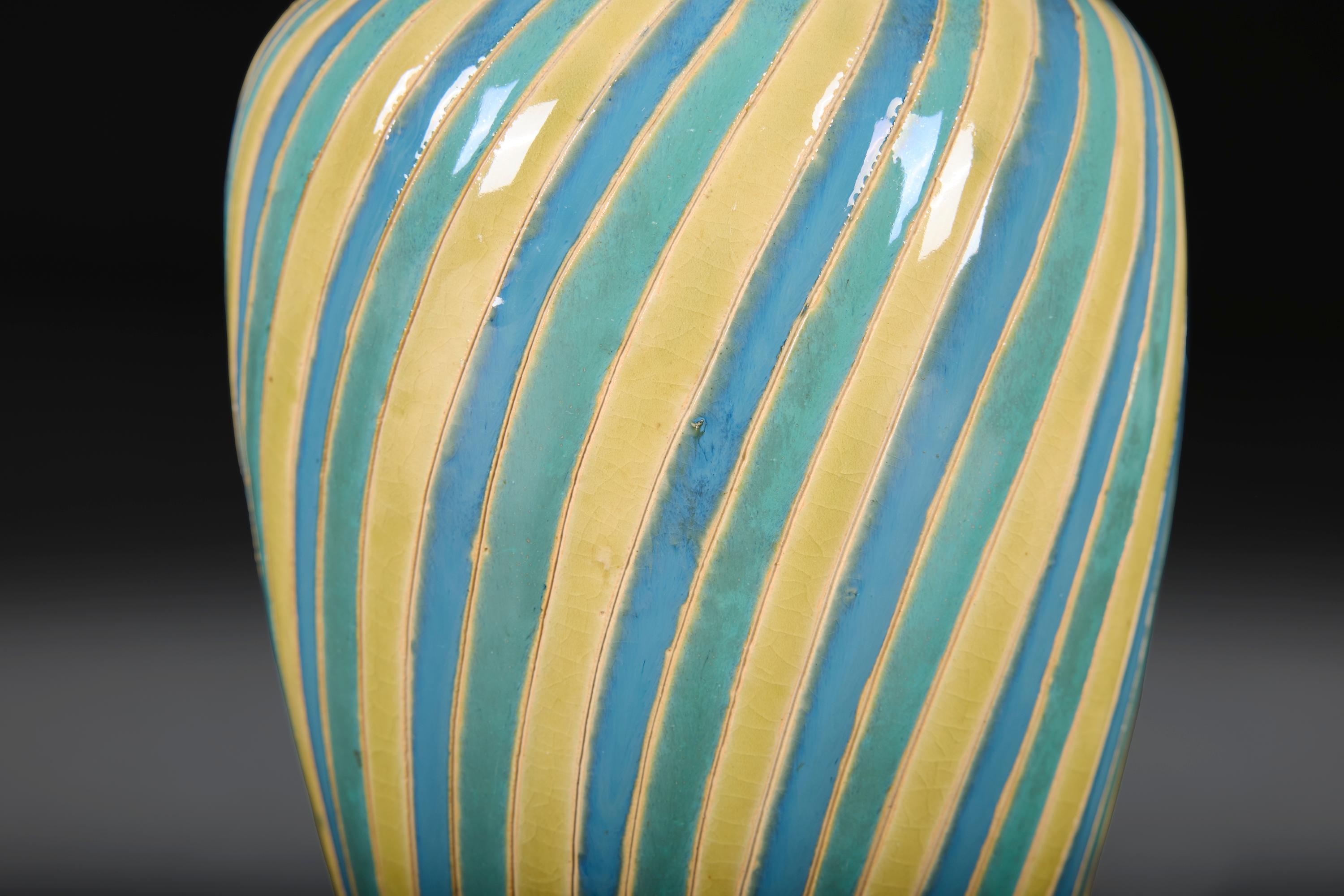 A 20th Century Swirling Striped Art Pottery Lamp In Good Condition For Sale In London, GB