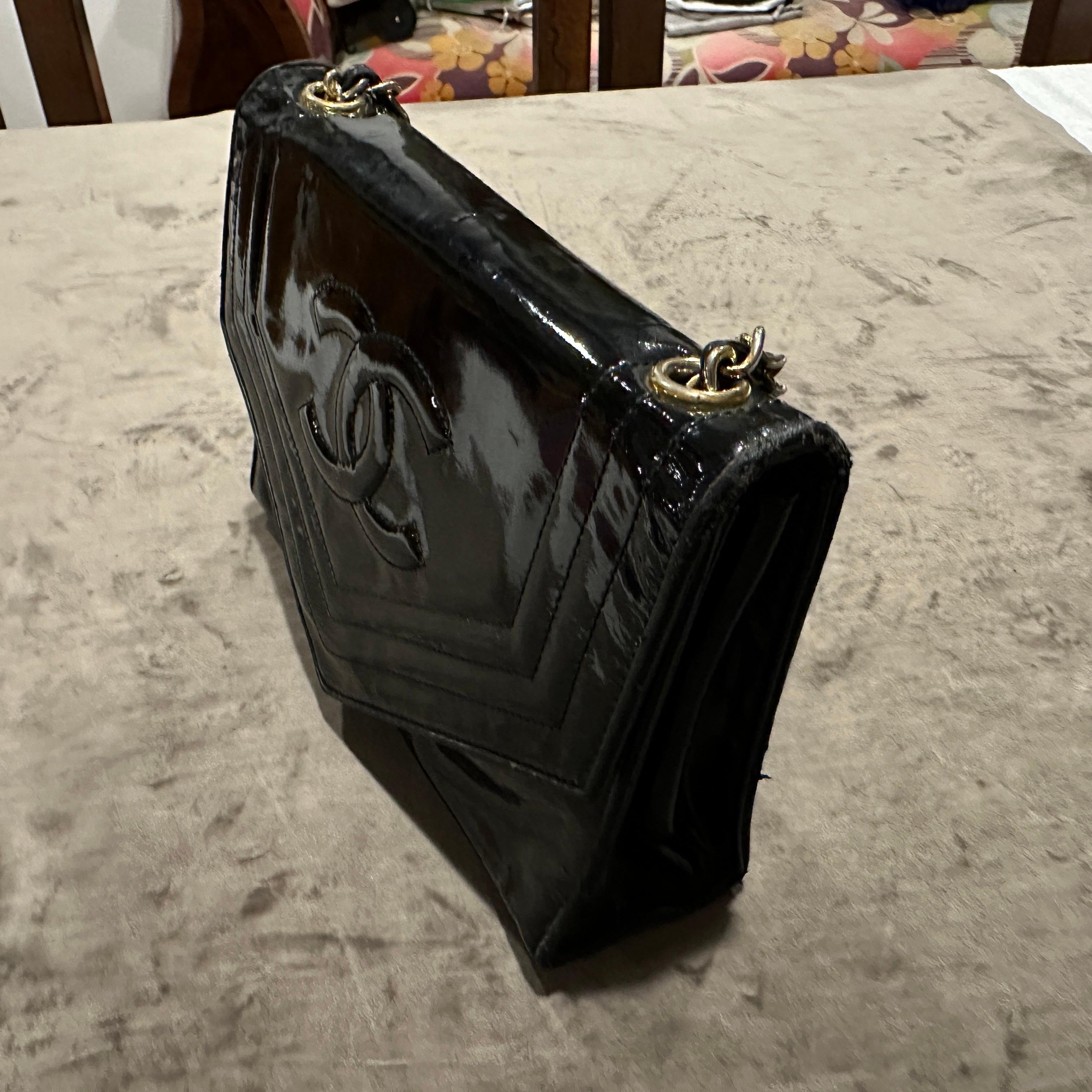 A 21st Century Chanel Black Glossy Patent Leather Crossbody Bag For Sale 7