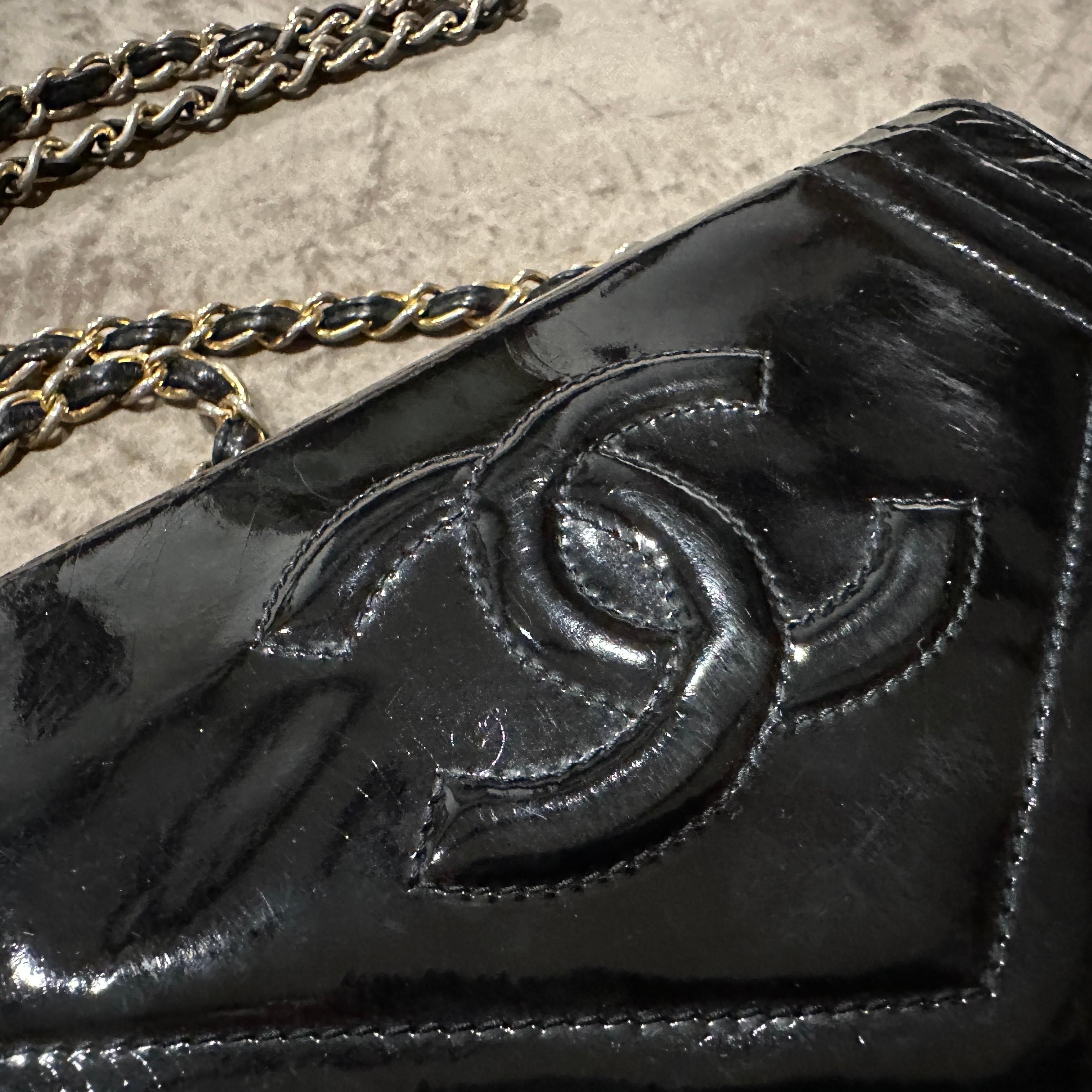 A 21st Century Chanel Black Glossy Patent Leather Crossbody Bag For Sale 1