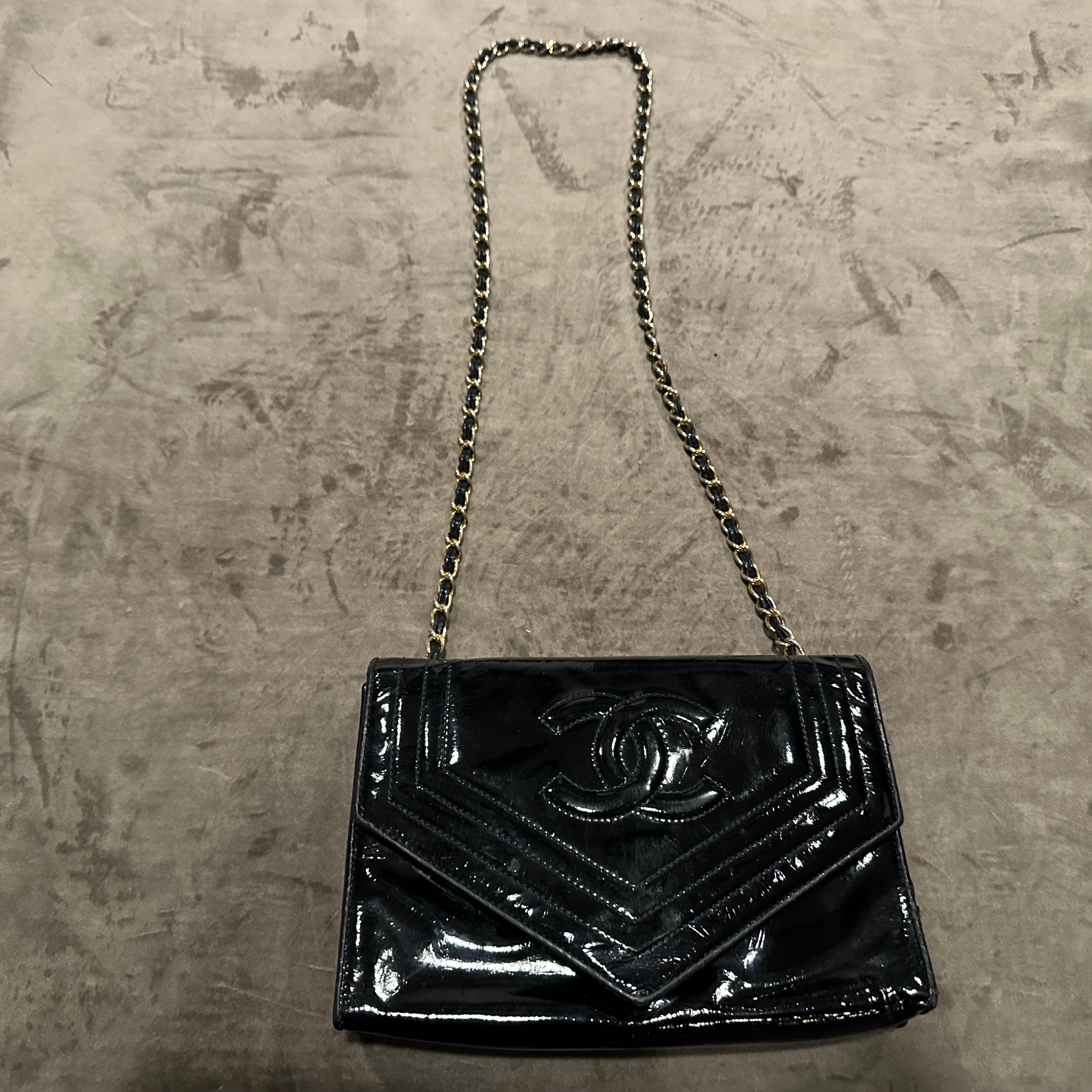 A 21st Century Chanel Black Glossy Patent Leather Crossbody Bag For Sale 4