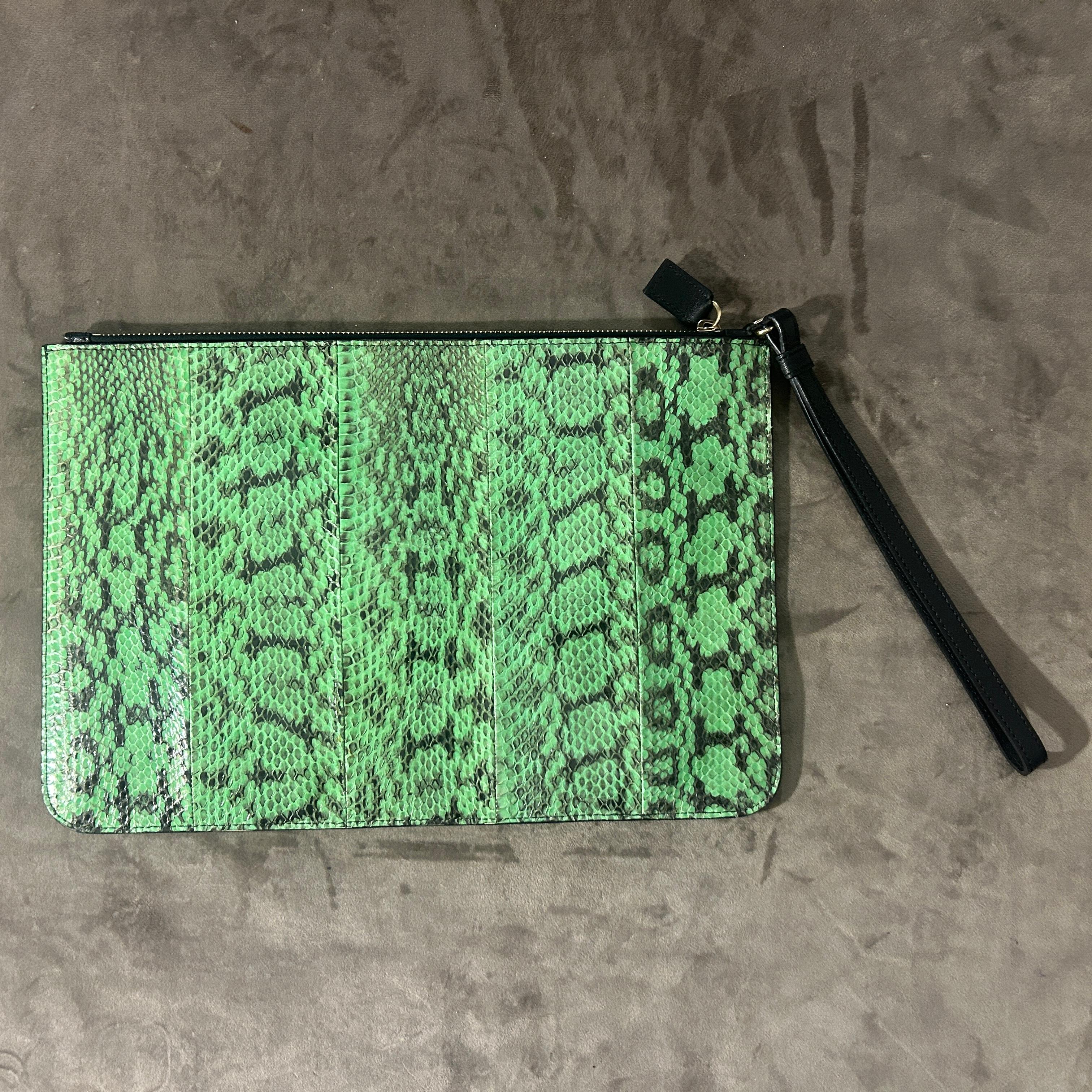 Sac ceinture Emilio Pucci du 21e siècle en python imprimé vert en vente 5