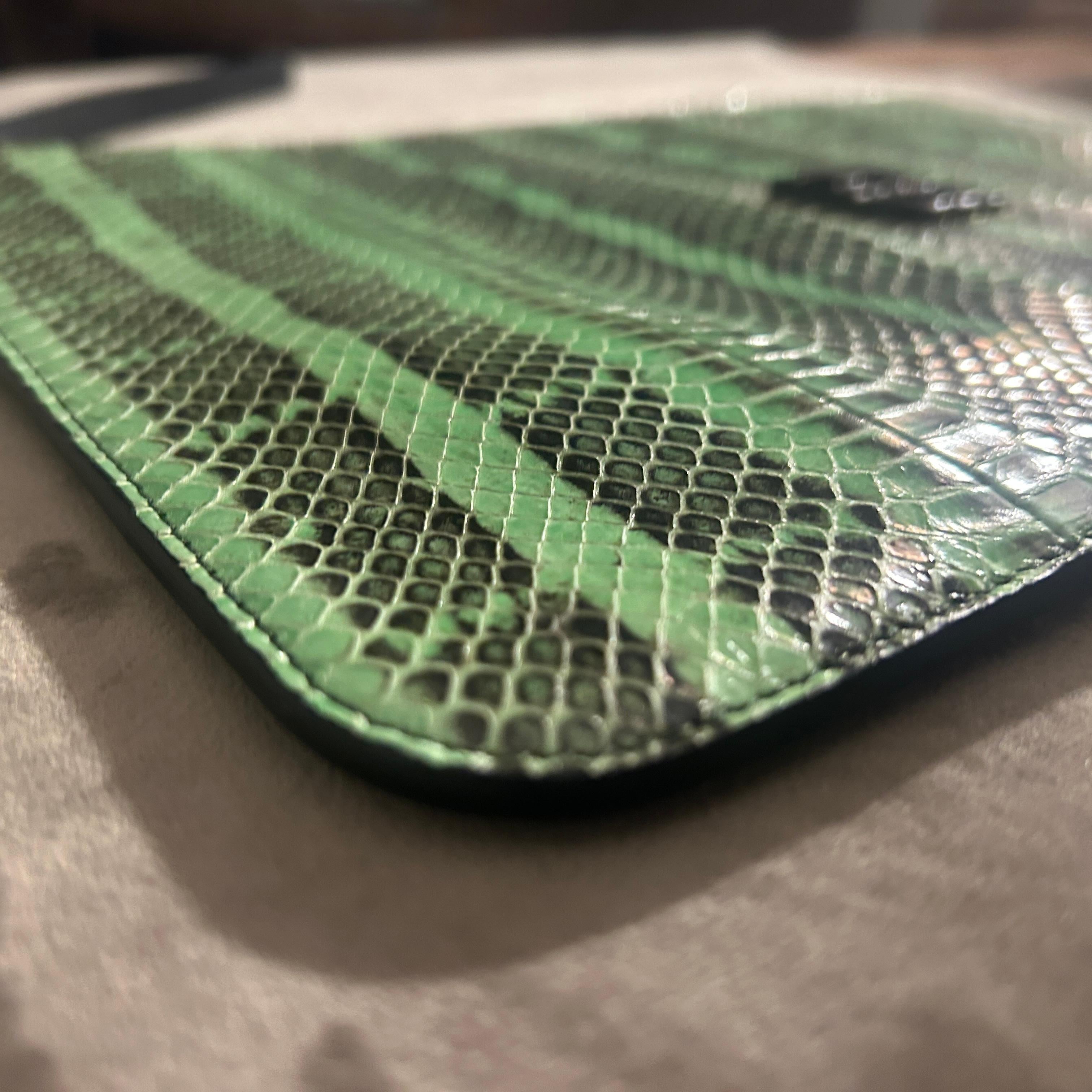 Sac ceinture Emilio Pucci du 21e siècle en python imprimé vert Neuf - En vente à Aci Castello, IT