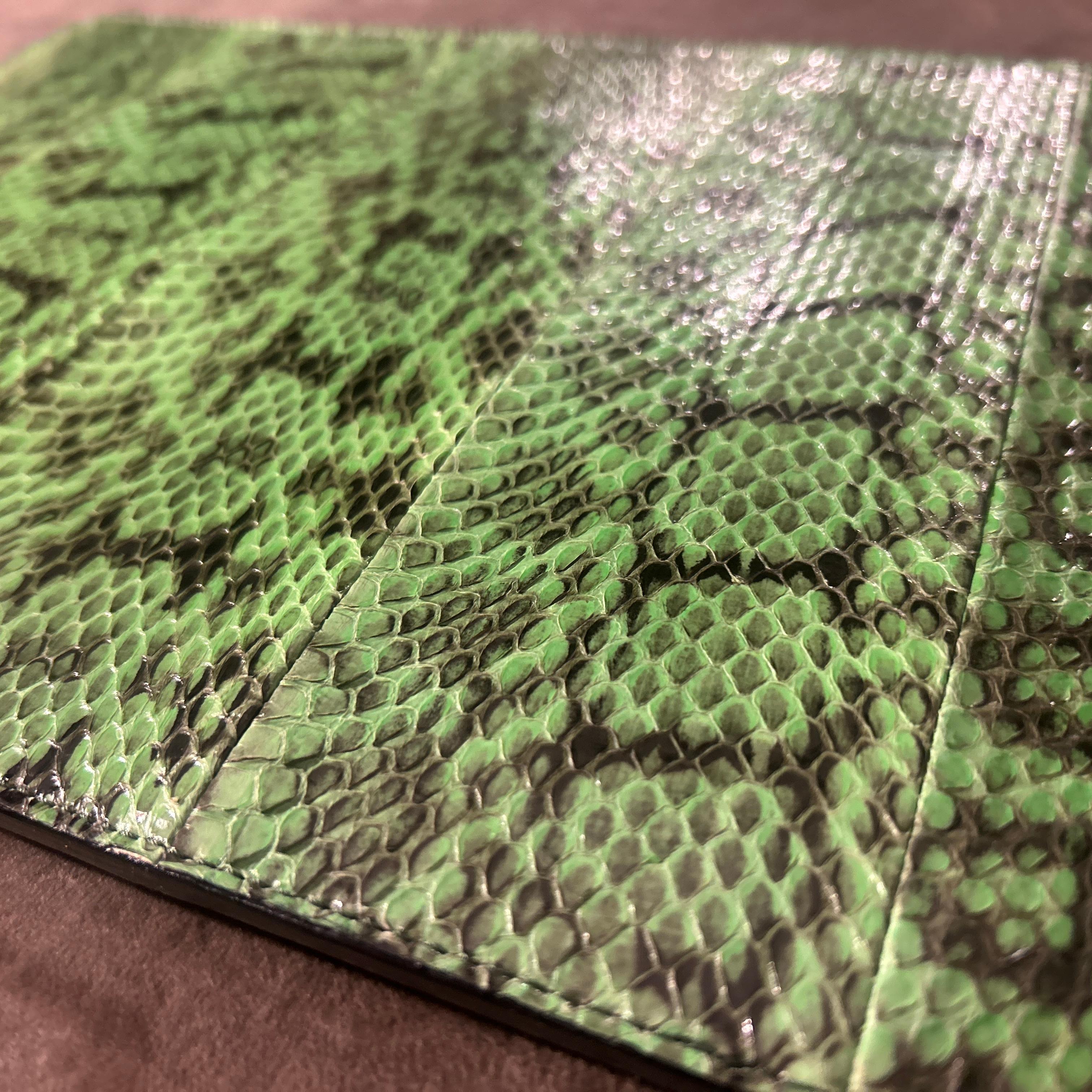 Sac ceinture Emilio Pucci du 21e siècle en python imprimé vert en vente 2
