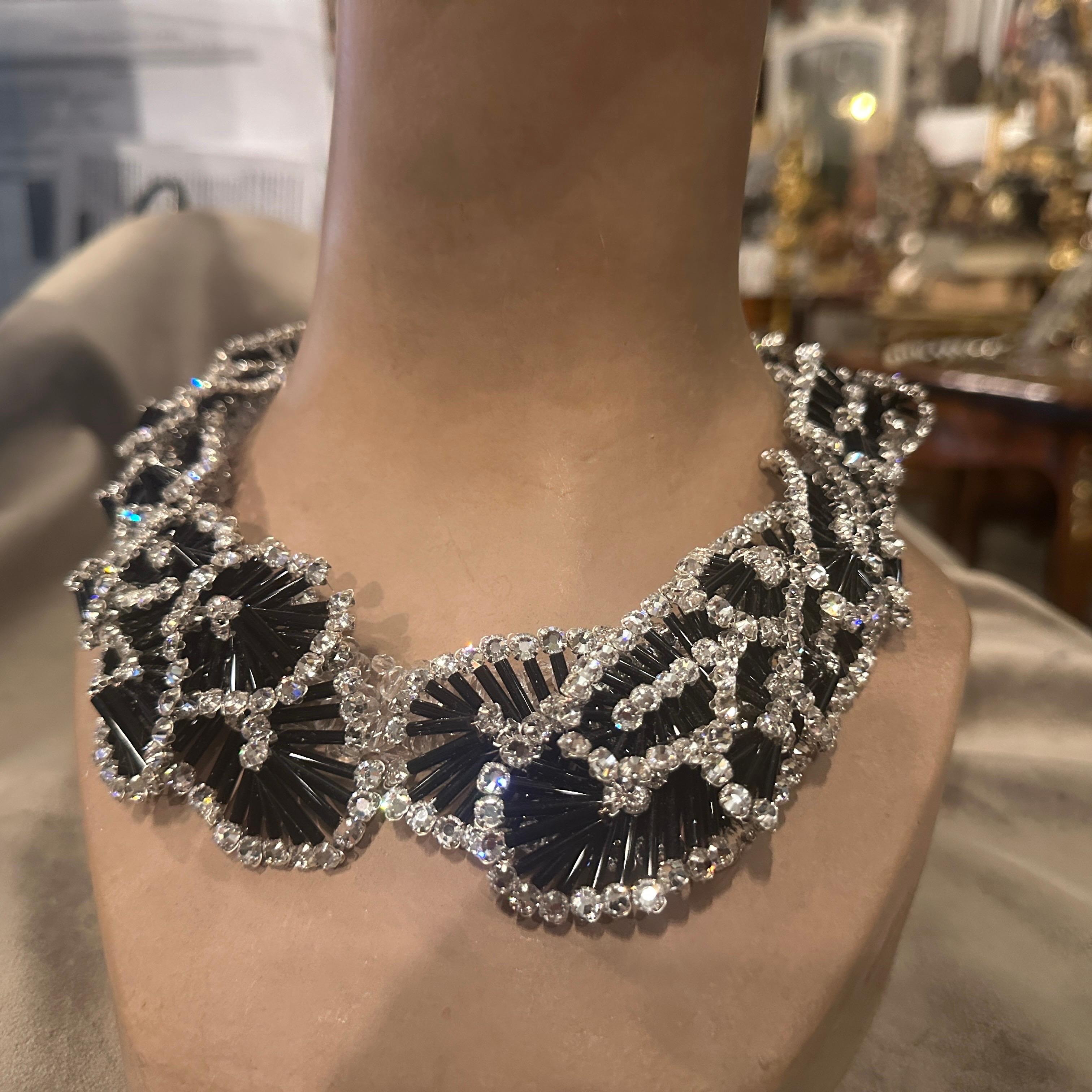 Rétro Una collana a più fili in bianco e nero di Coppola e Toppo, icona del XXI secolo. in vendita