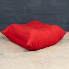 Roter Fußhocker „Togo“ des 21. Jahrhunderts von Michel Ducaroy für Ligne Roset
