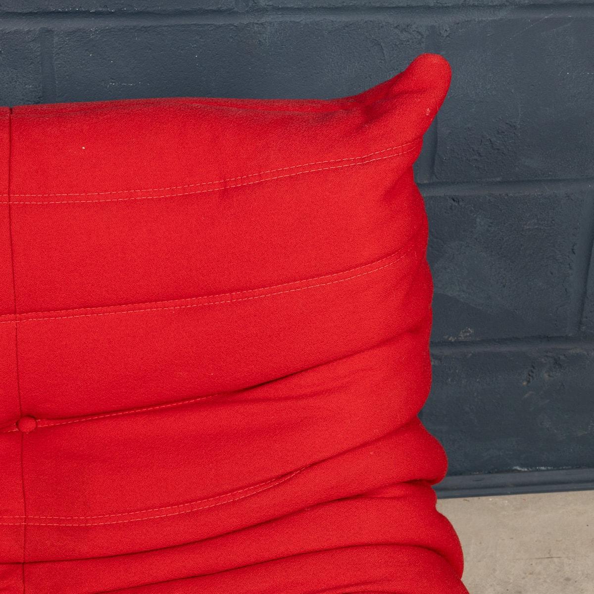 Un canapé Togo rouge à deux mers du 21e siècle par Michel Ducaroy pour Ligne Roset en vente 2