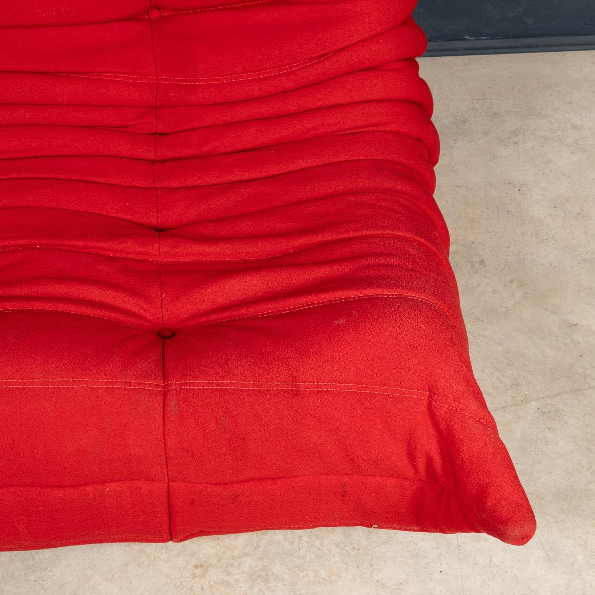 Un canapé Togo rouge à deux mers du 21e siècle par Michel Ducaroy pour Ligne Roset en vente 3