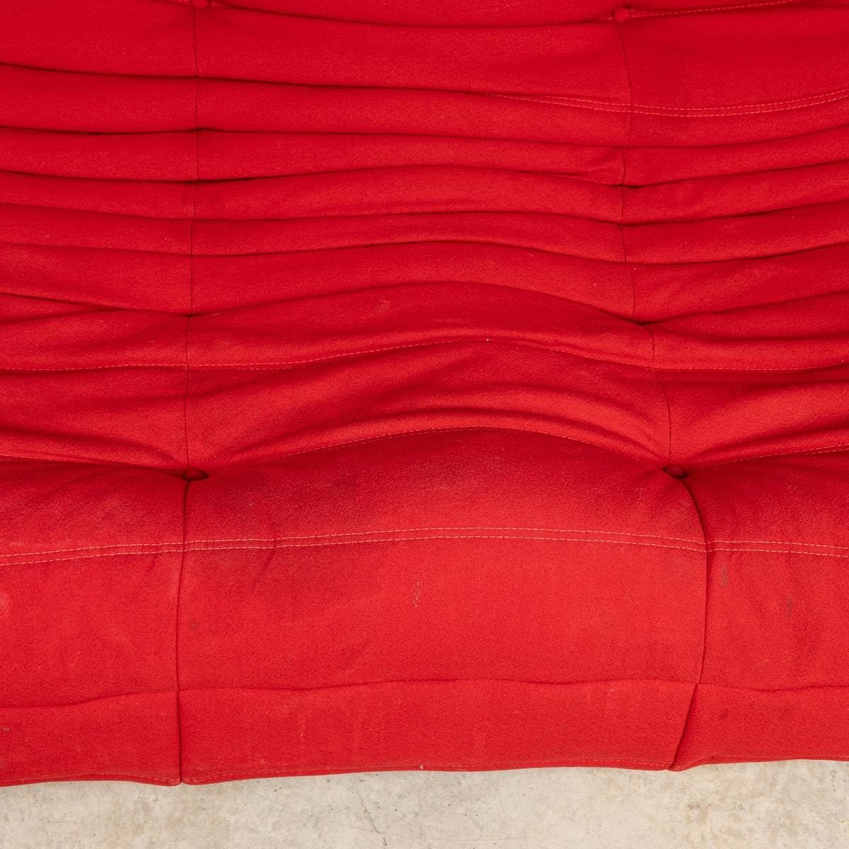 Un canapé Togo rouge à deux mers du 21e siècle par Michel Ducaroy pour Ligne Roset en vente 4