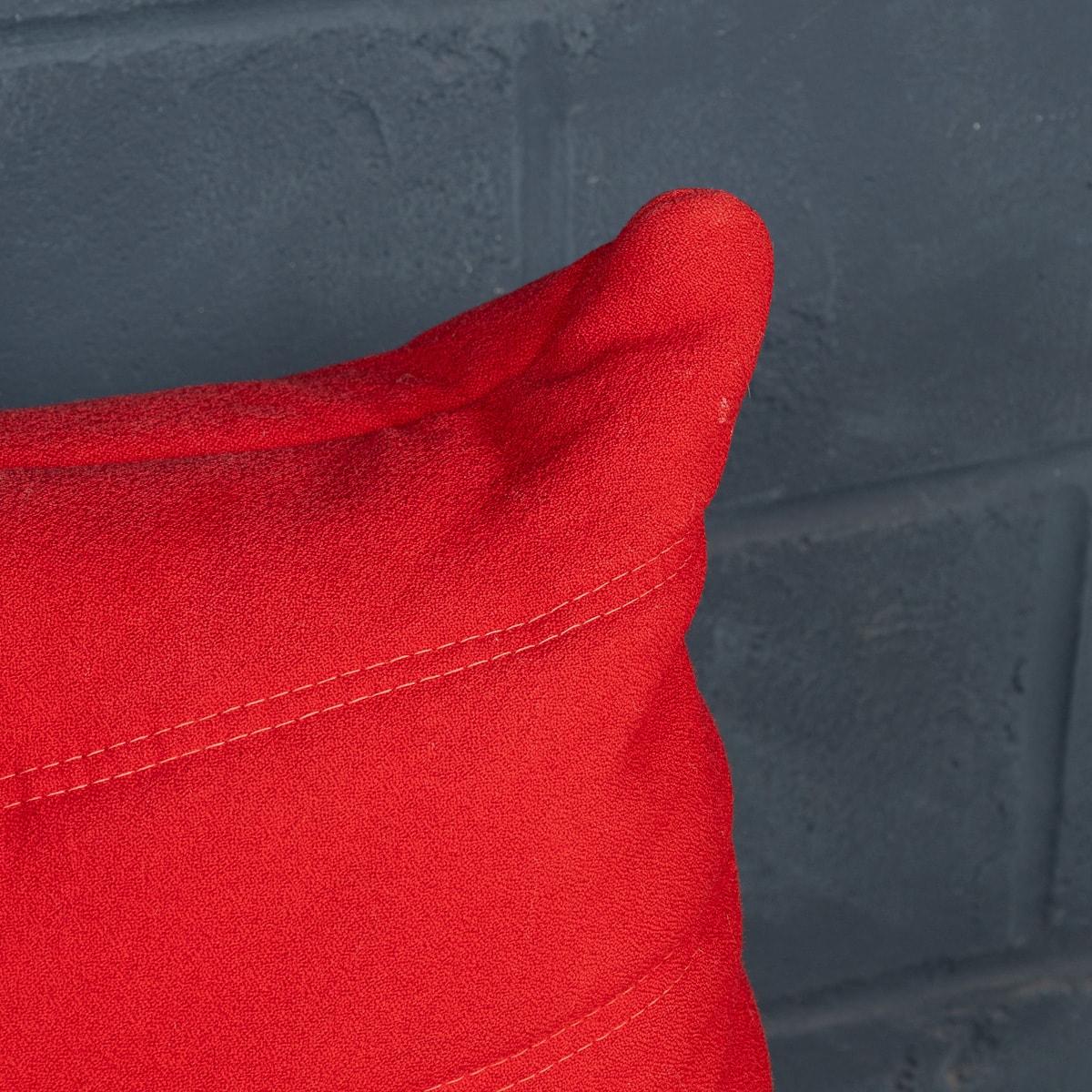 Un canapé Togo rouge à deux mers du 21e siècle par Michel Ducaroy pour Ligne Roset en vente 7
