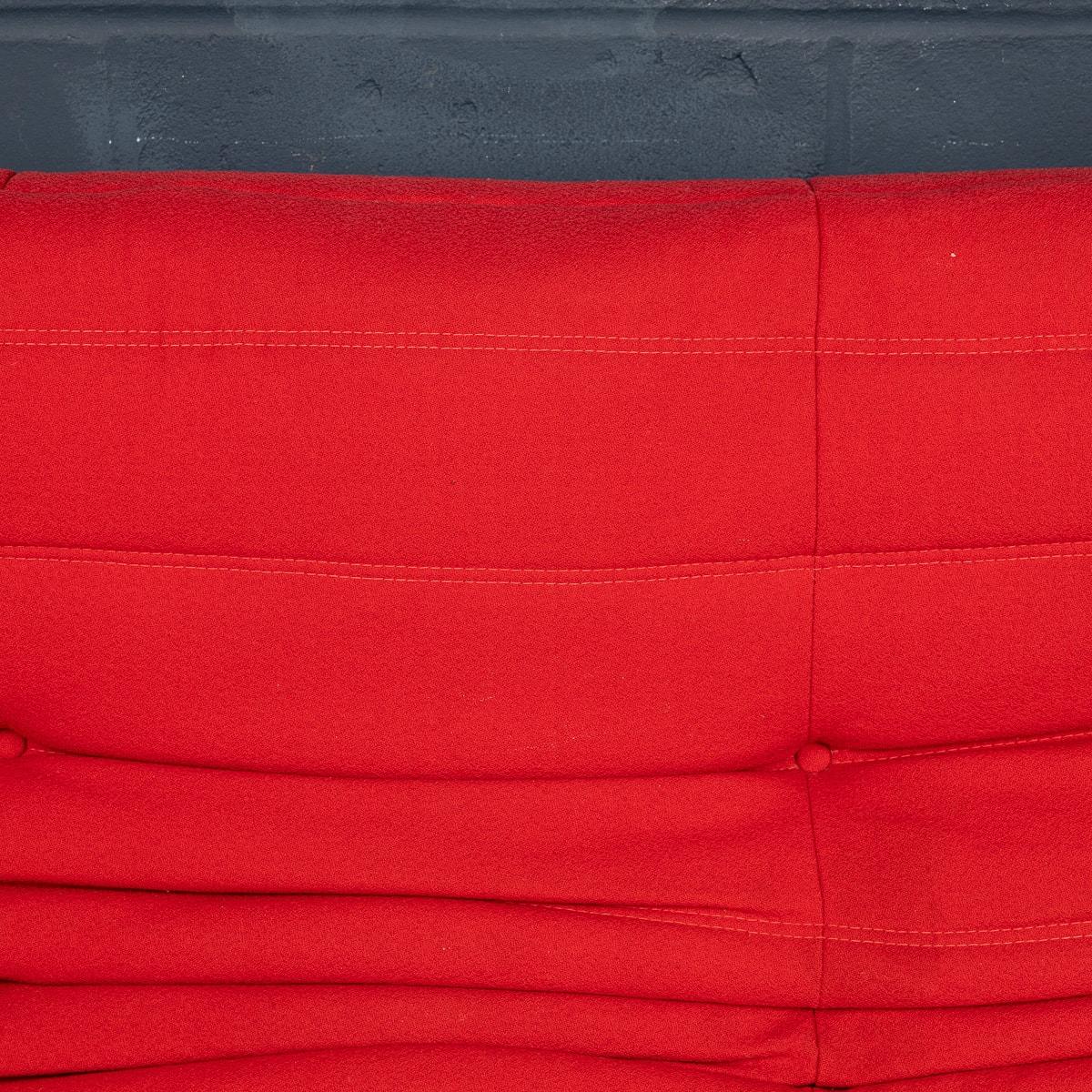 Un canapé Togo rouge à deux mers du 21e siècle par Michel Ducaroy pour Ligne Roset en vente 1