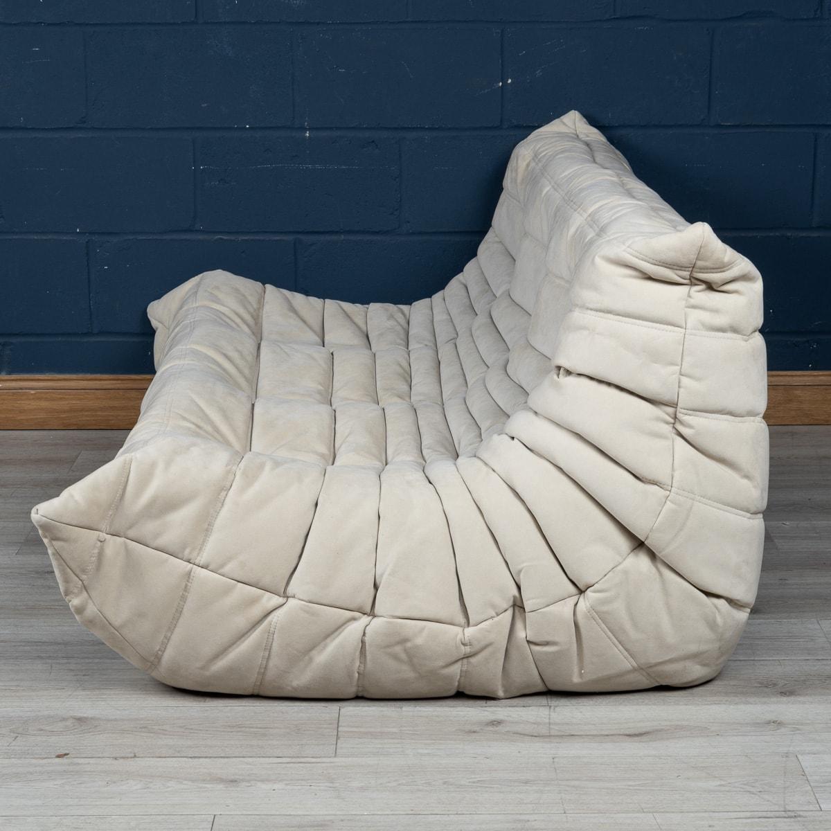 Moderne Canapé Togo du 21e siècle crème à trois places par Michel Ducaroy pour Ligne Roset, France en vente