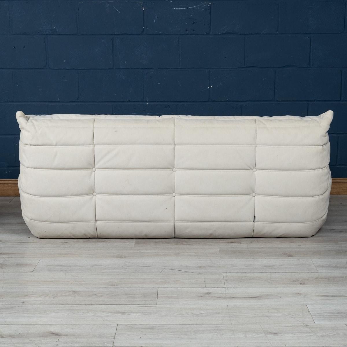 Français Canapé Togo du 21e siècle crème à trois places par Michel Ducaroy pour Ligne Roset, France en vente