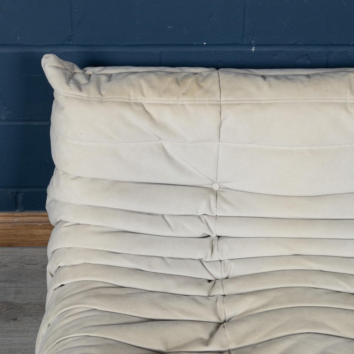 Cuir Canapé Togo du 21e siècle crème à trois places par Michel Ducaroy pour Ligne Roset, France en vente