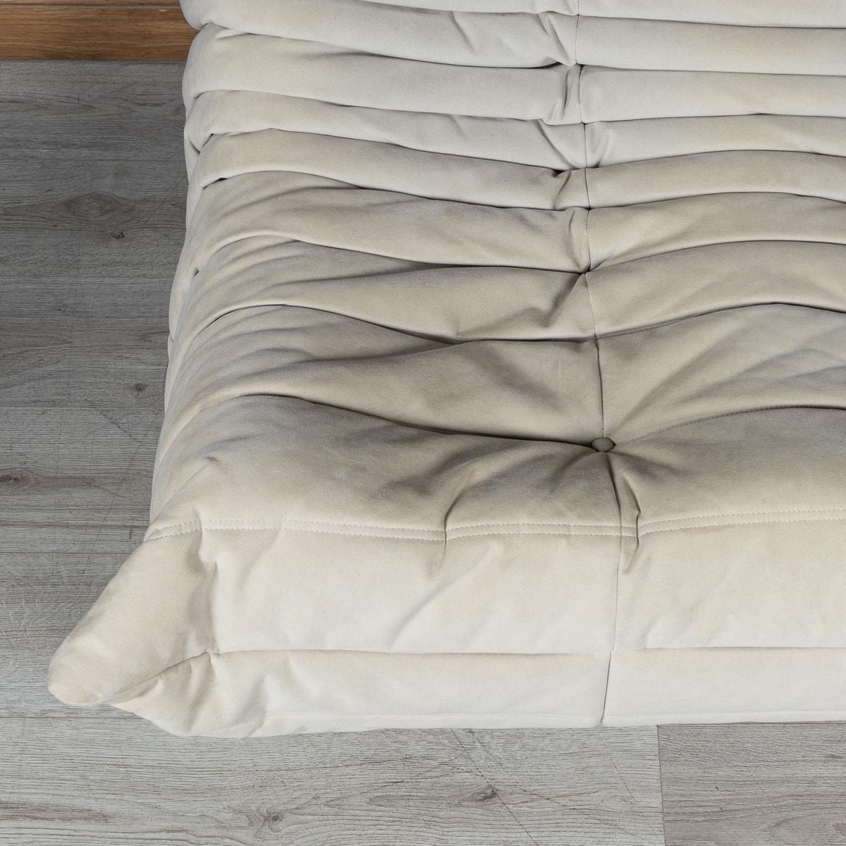 Canapé Togo du 21e siècle crème à trois places par Michel Ducaroy pour Ligne Roset, France en vente 1