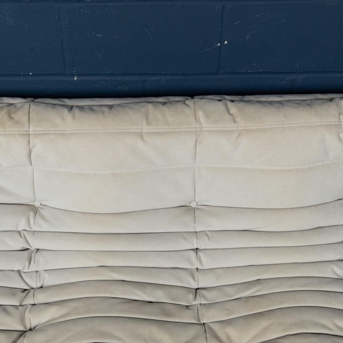 Canapé Togo du 21e siècle crème à trois places par Michel Ducaroy pour Ligne Roset, France en vente 2