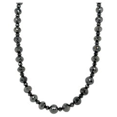 A 22" Abwechselnd schwarzer Diamantstrang mit Verschluss aus 18k Roségold mit schwarzem Diamanten