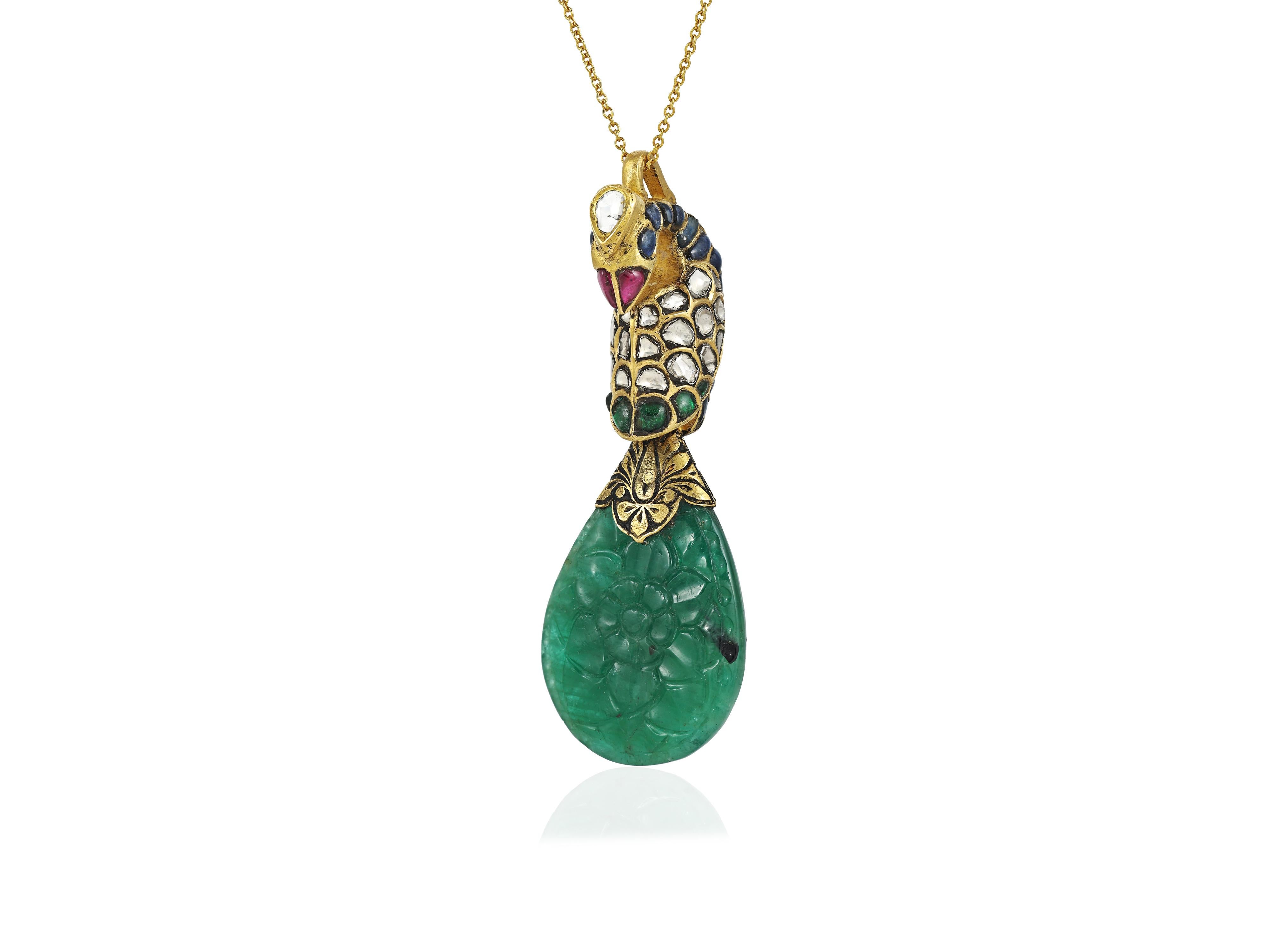 A 22K gold Indian Emerald and Diamond polki peacock pendant In New Condition In Bangkok,, TH
