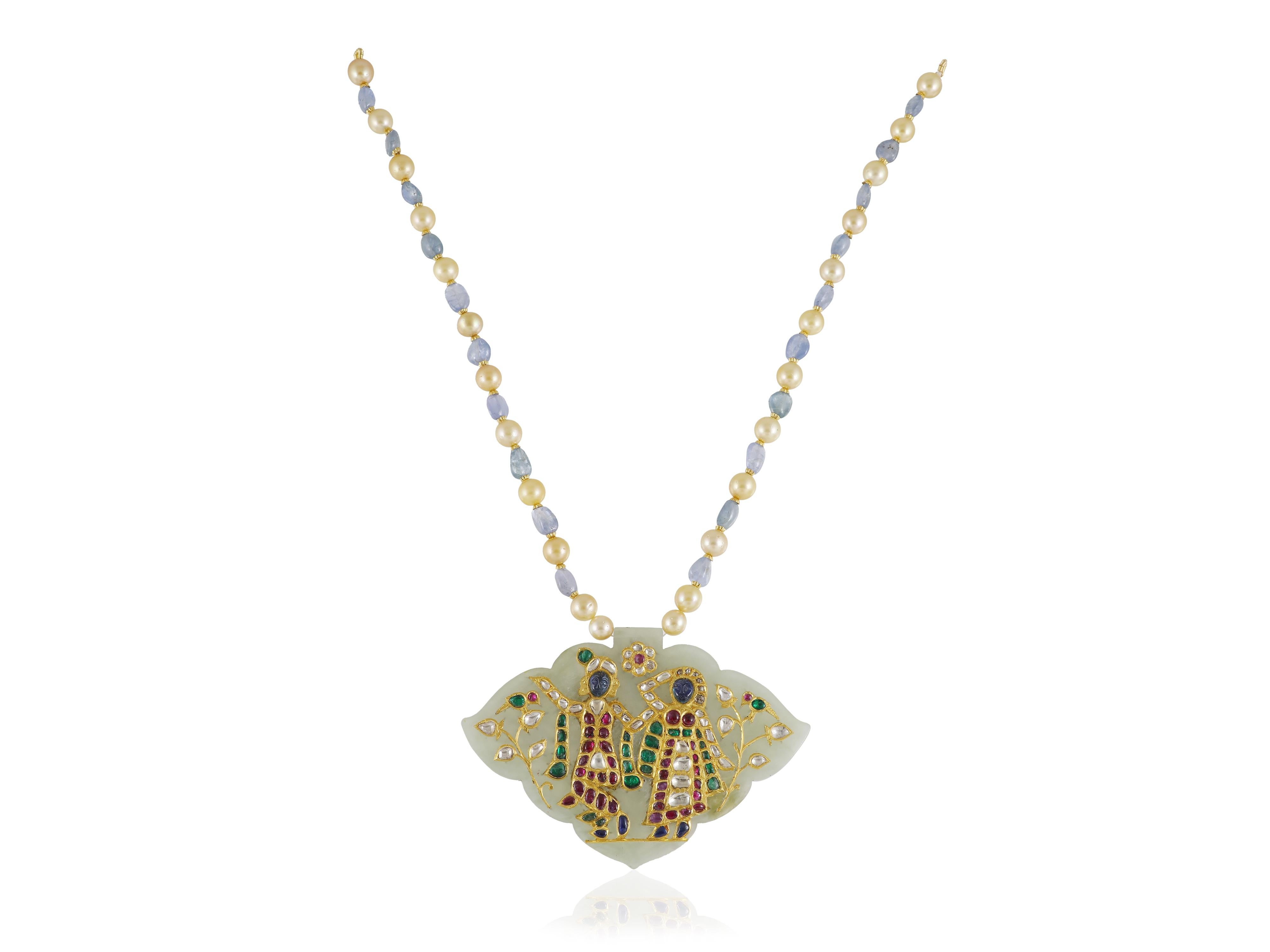 Grezzo Ciondolo indiano in oro 22 carati in nefrite e giada raffigurante il Signore Krishna con diamanti e rubini in vendita