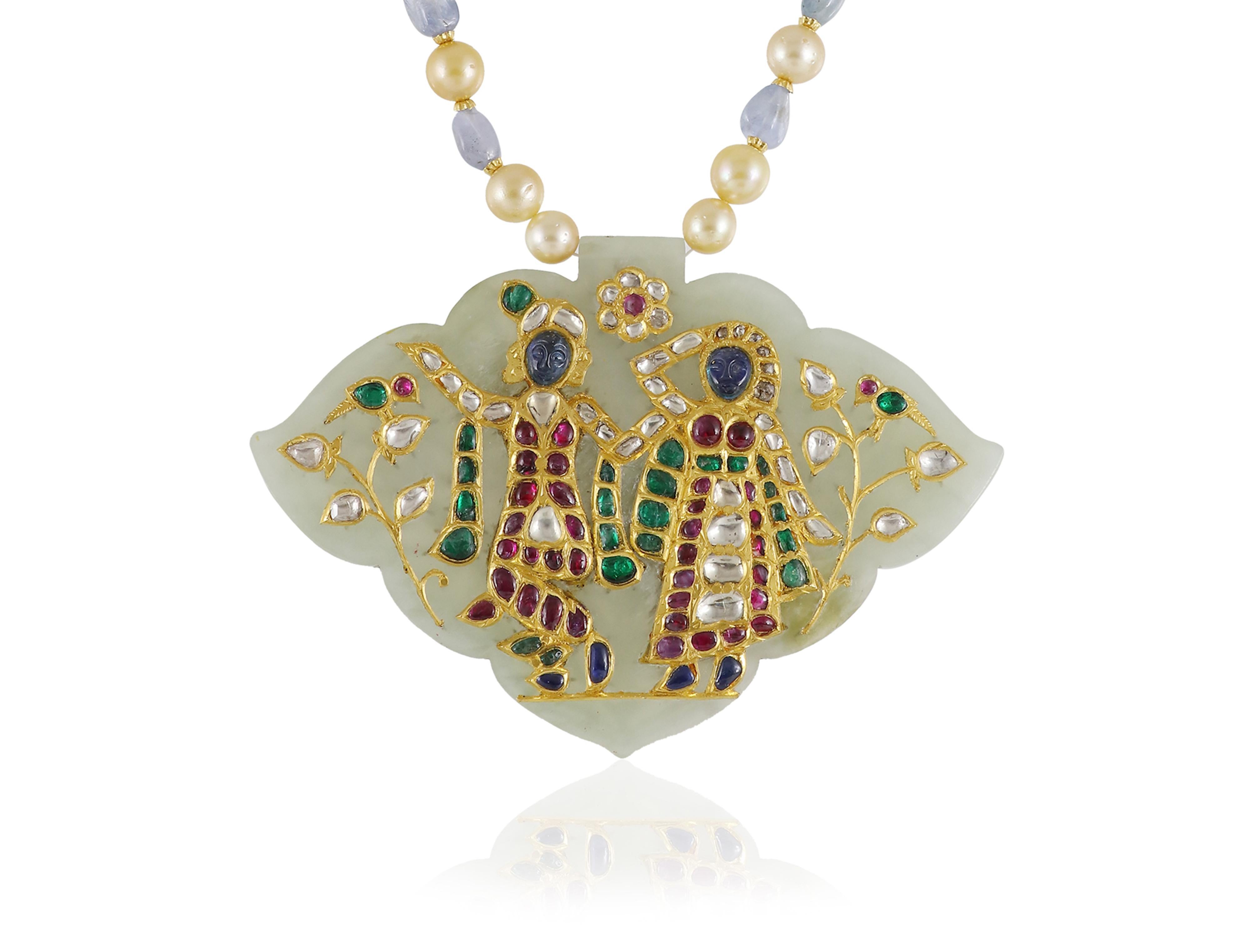 Ciondolo indiano in oro 22 carati in nefrite e giada raffigurante il Signore Krishna con diamanti e rubini In condizioni Nuovo in vendita a Bangkok,, TH