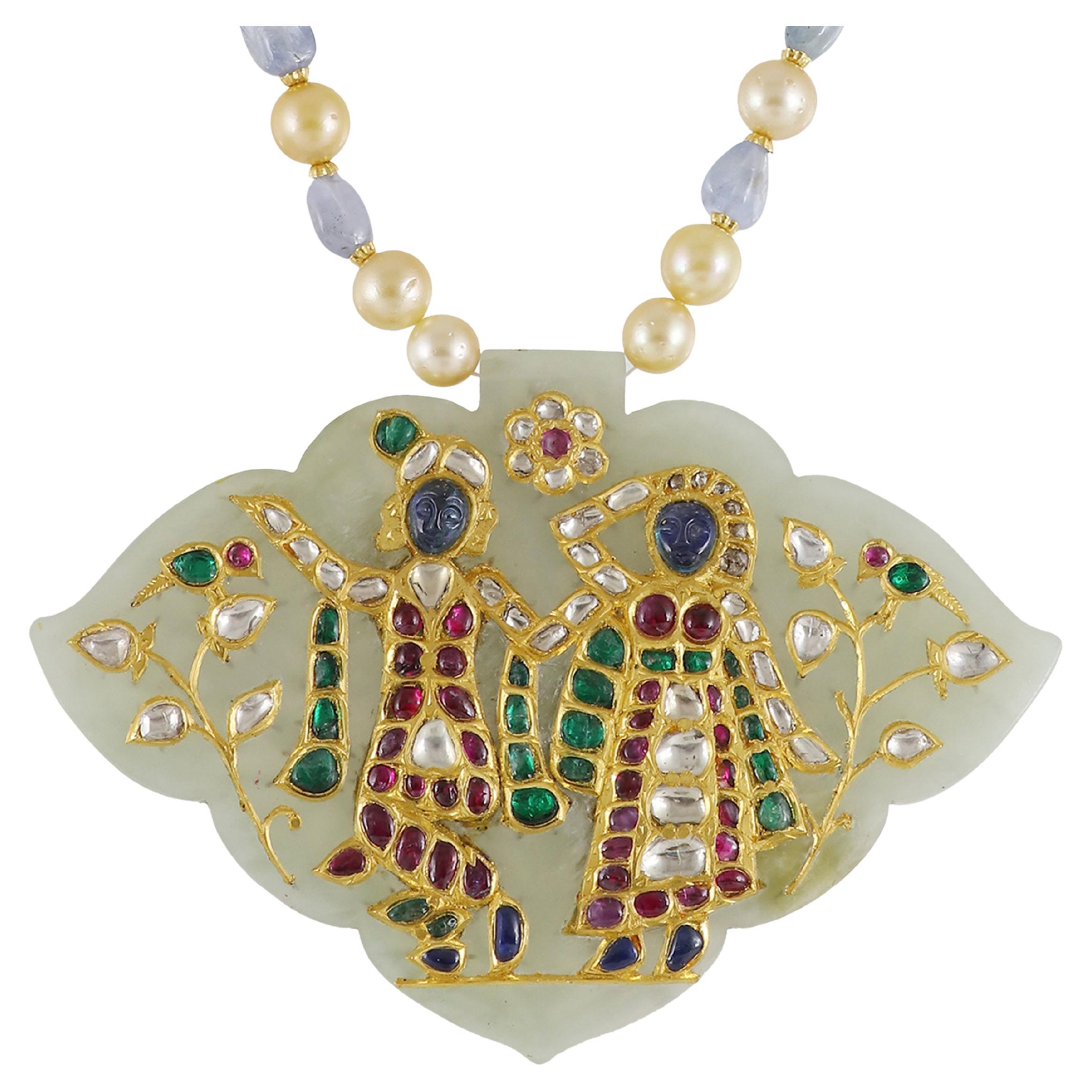 Ciondolo indiano in oro 22 carati in nefrite e giada raffigurante il Signore Krishna con diamanti e rubini