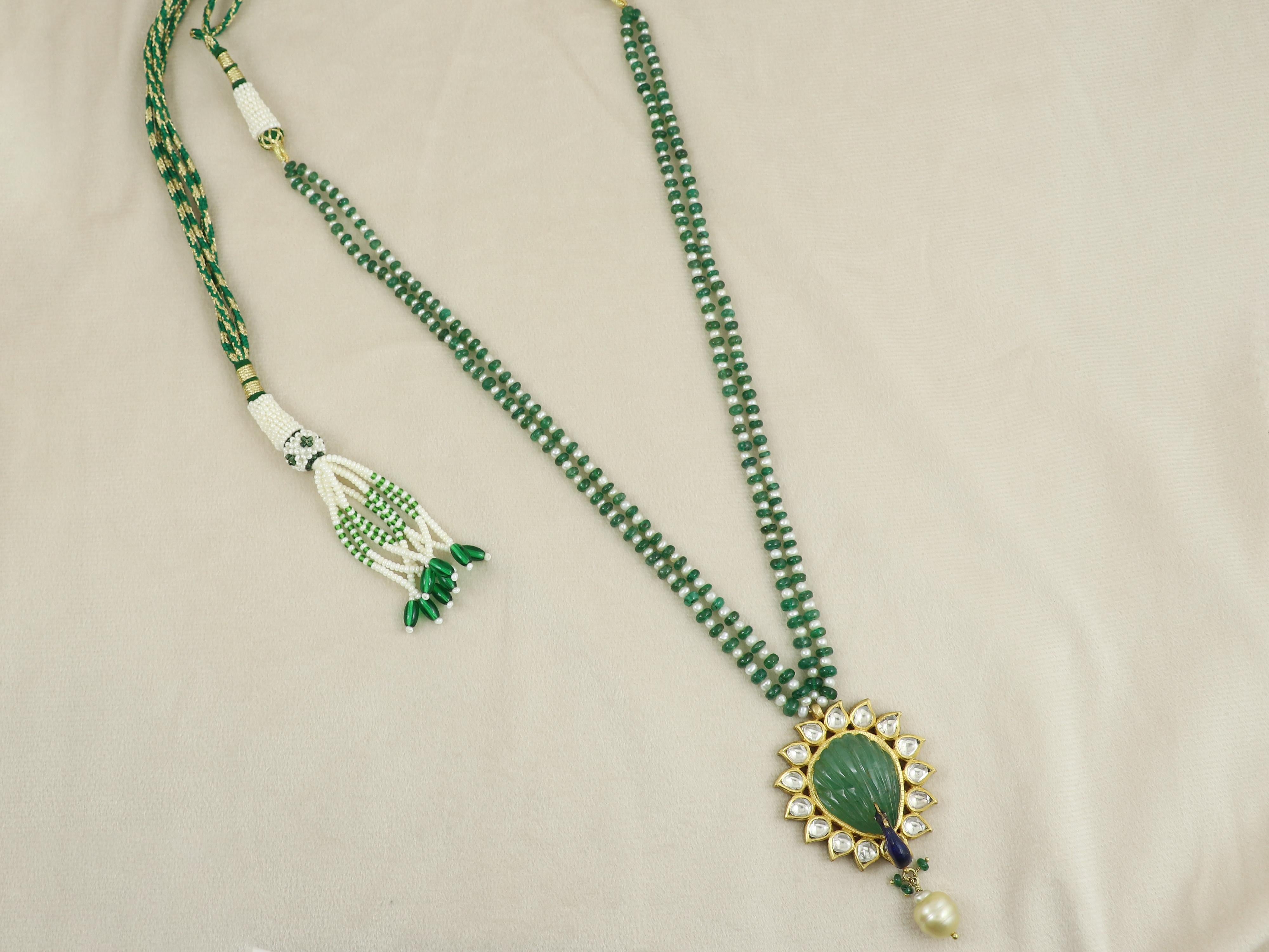 Tumbled A 22K Indian emerald and polki peacock inspired pendant with meenakari (enamel) For Sale