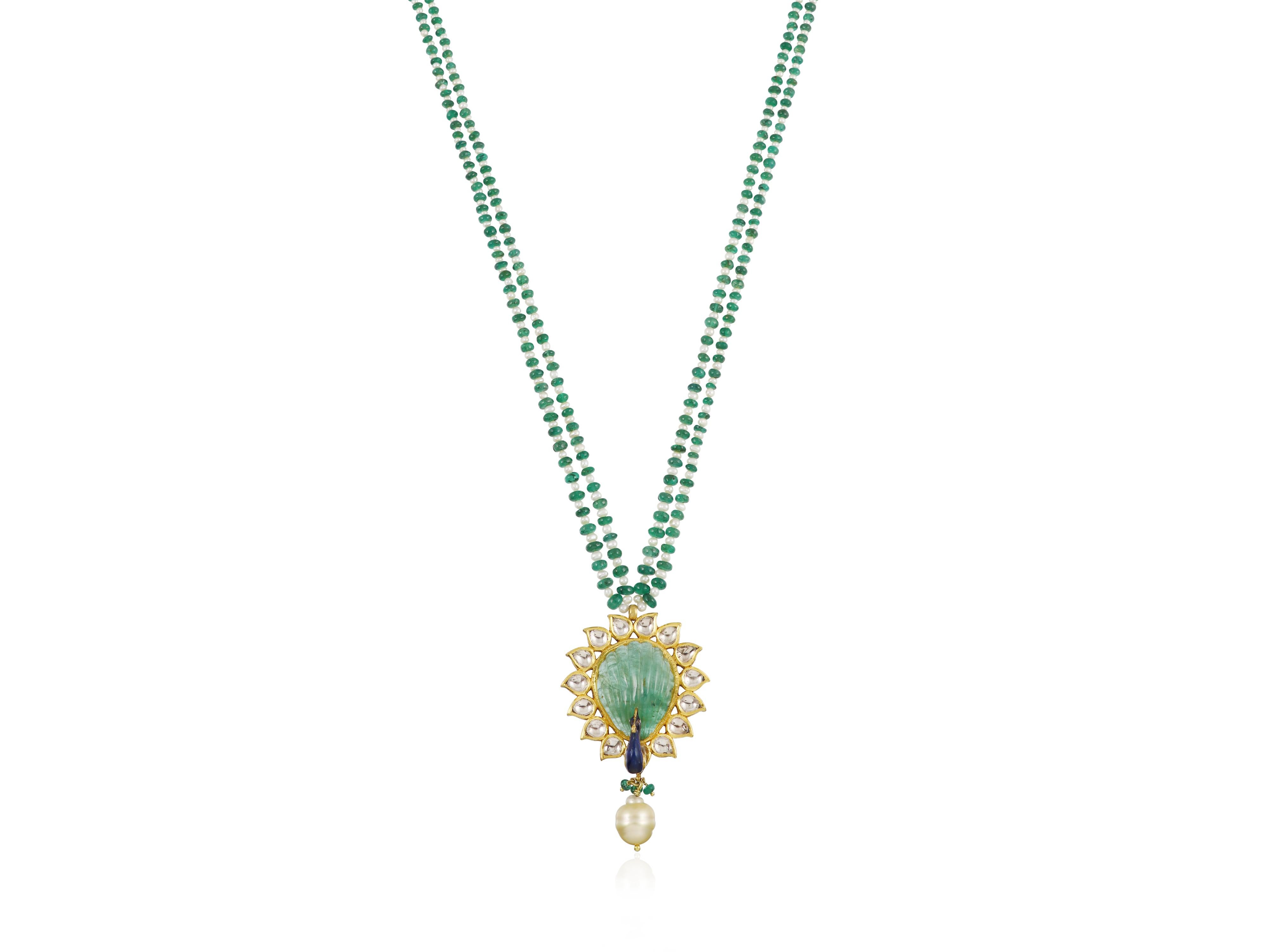 A 22K Indian emerald and polki peacock inspired pendant with meenakari (enamel) In New Condition For Sale In Bangkok,, TH