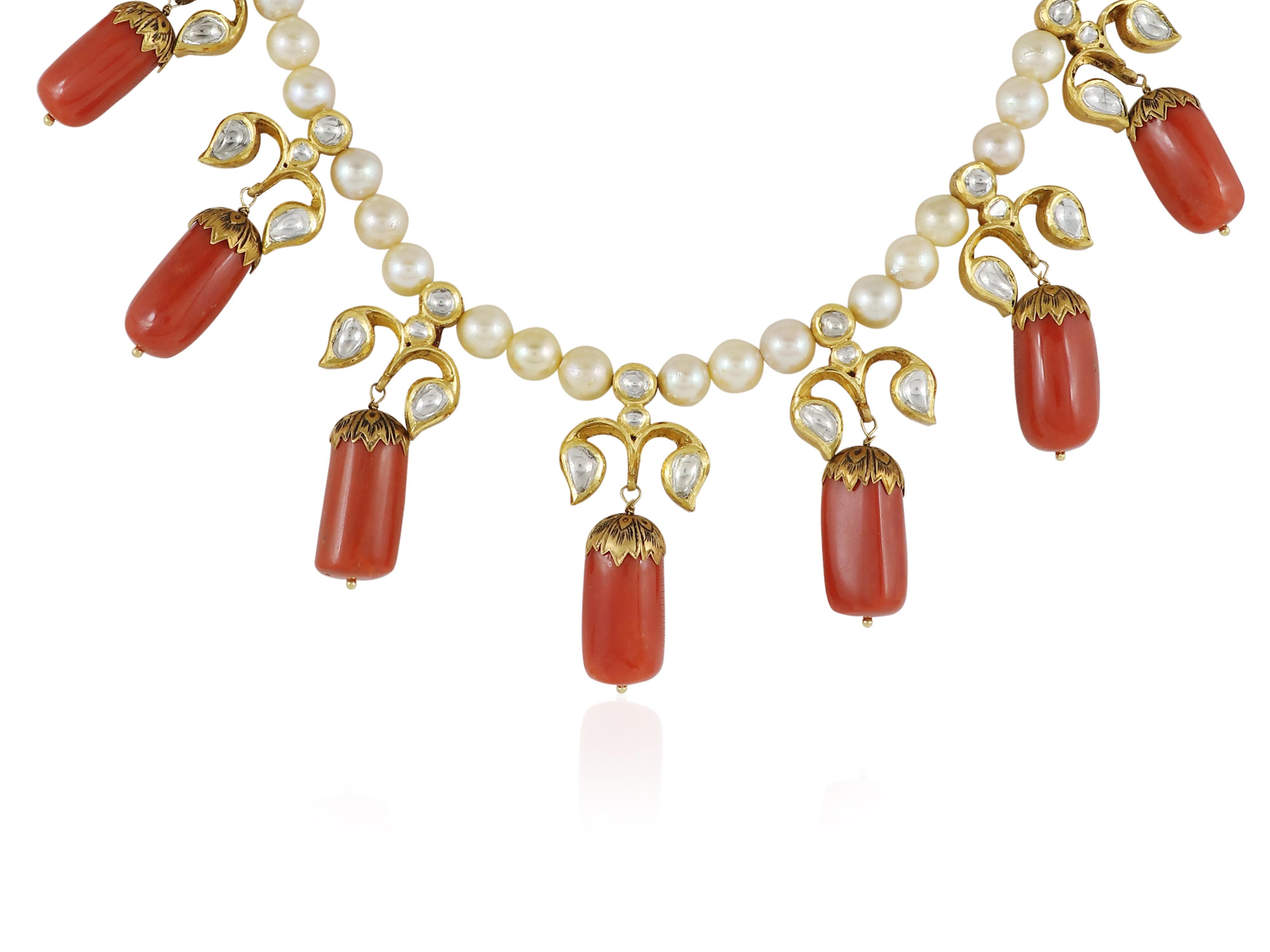 A 22K natural Coral set with Natural uncut diamond polki  Indian necklace In New Condition For Sale In Bangkok,, TH