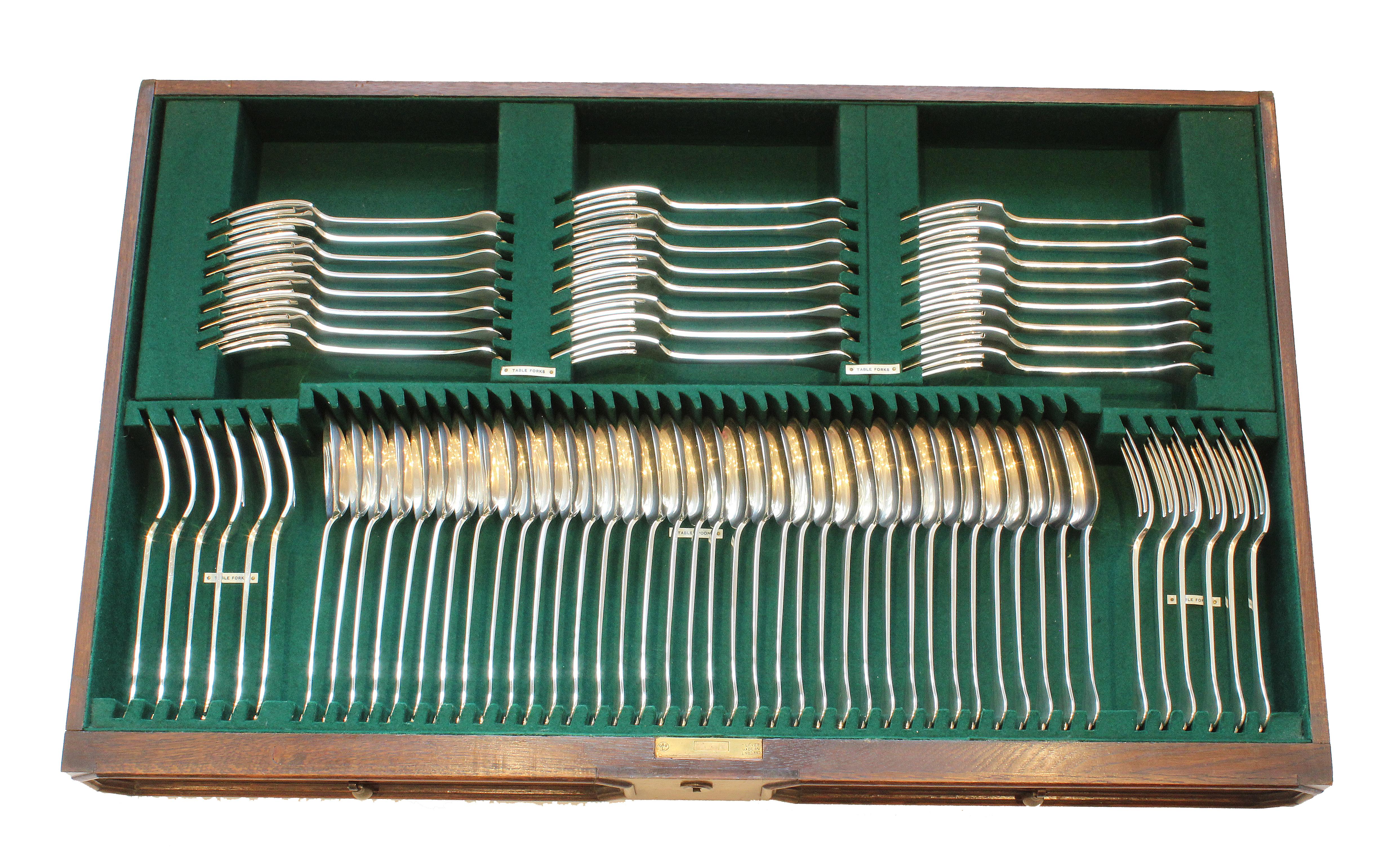 George V 255-Piece Canteen of Silver Trefid Pattern Flatware for 36 Garrards of London For Sale