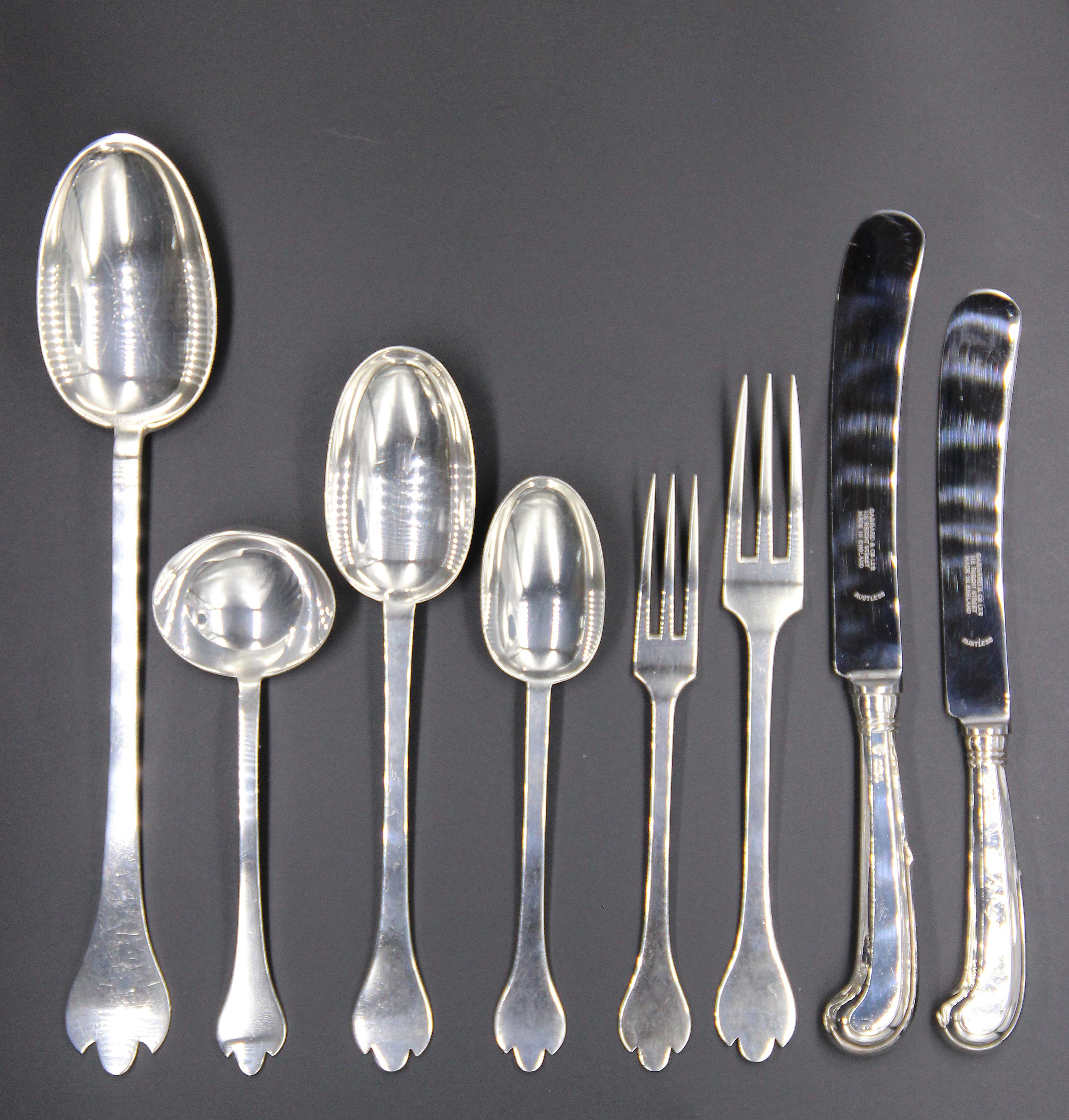 255-Piece Canteen of Silver Trefid Pattern Flatware for 36 Garrards of London For Sale 1
