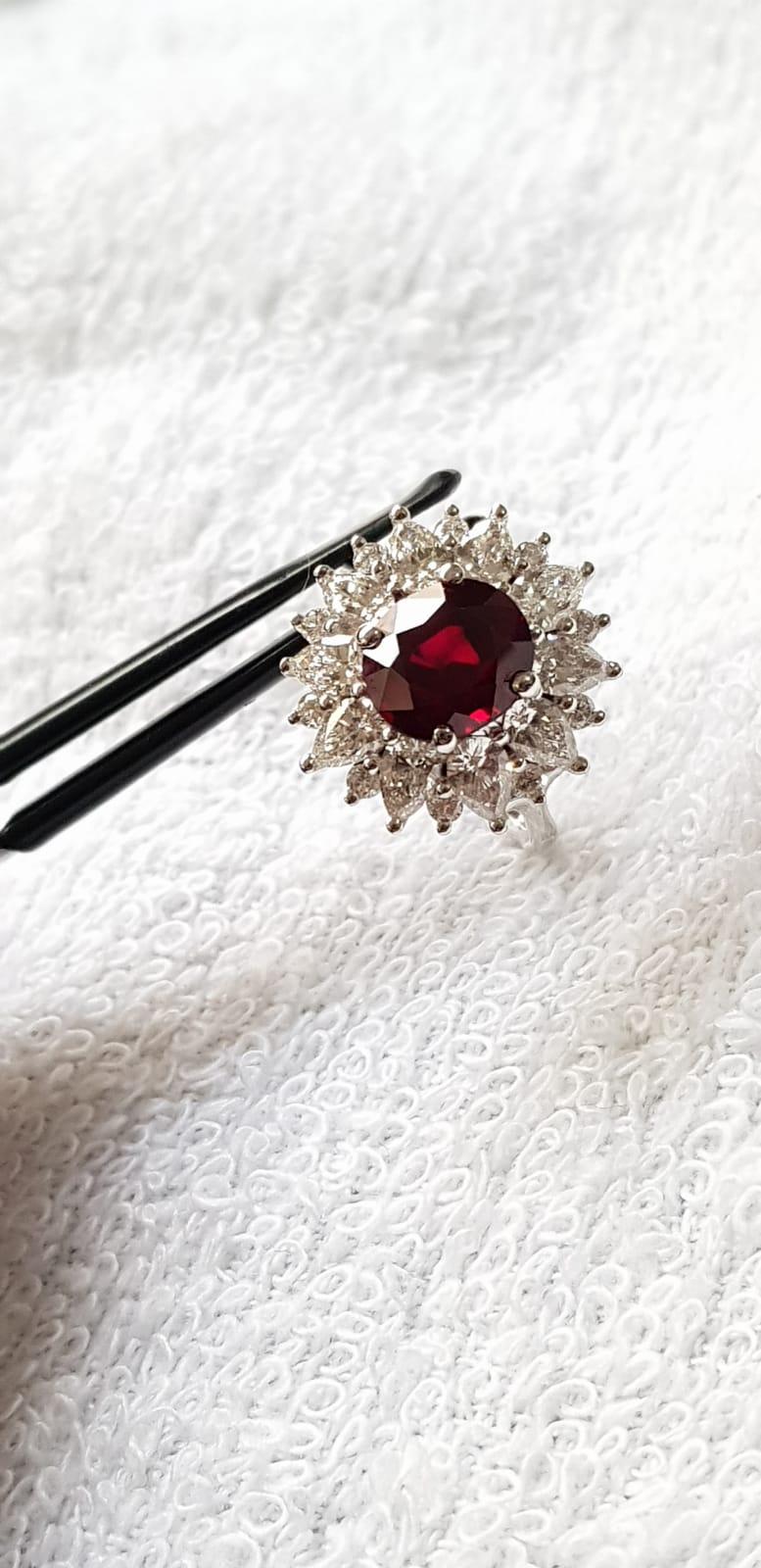 2.79 carat 'Pigeon's Blood' Fine Unheated Burmese Ruby  In New Condition For Sale In London, GB