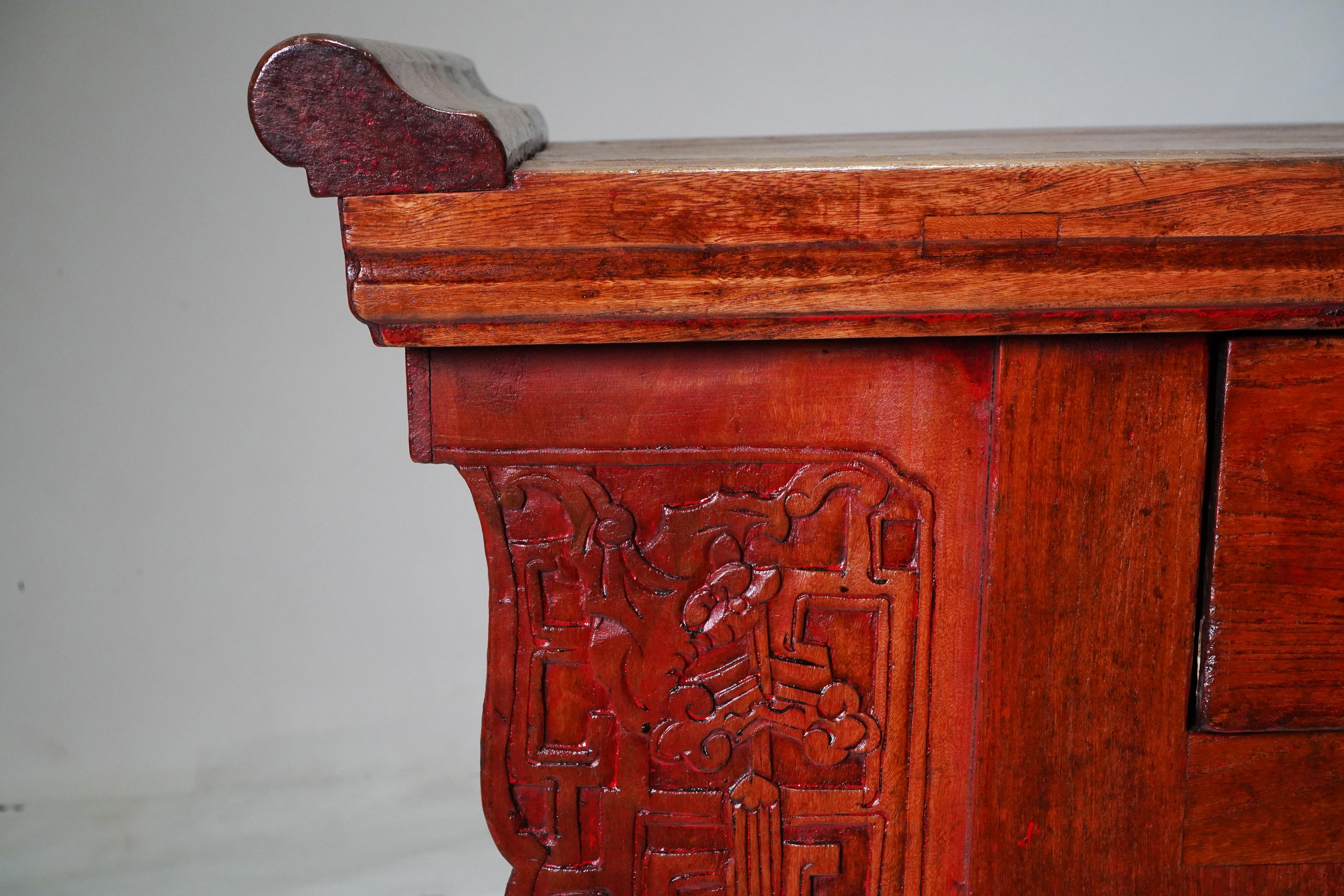 A C. 1900 Beijing Sideboard with Carved Spandrels and Original Lacquer For Sale 2