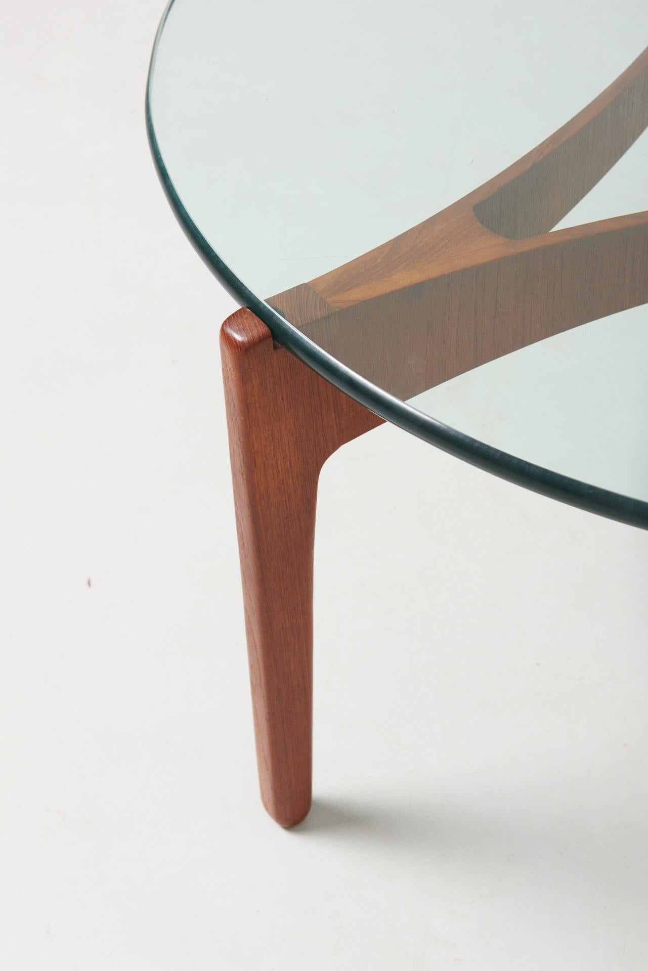 3-Legged Coffee Table by Sven Ellekaer In Good Condition In Antwerpen, BE