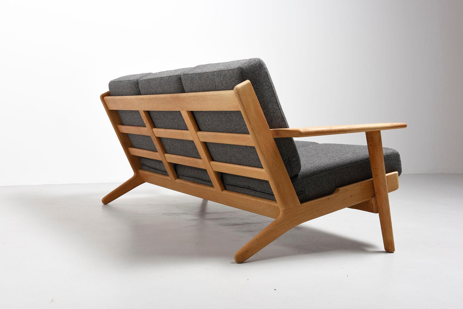 Danish 3-Seat Sofa Model GE-290, Hans J. Wegner For Sale