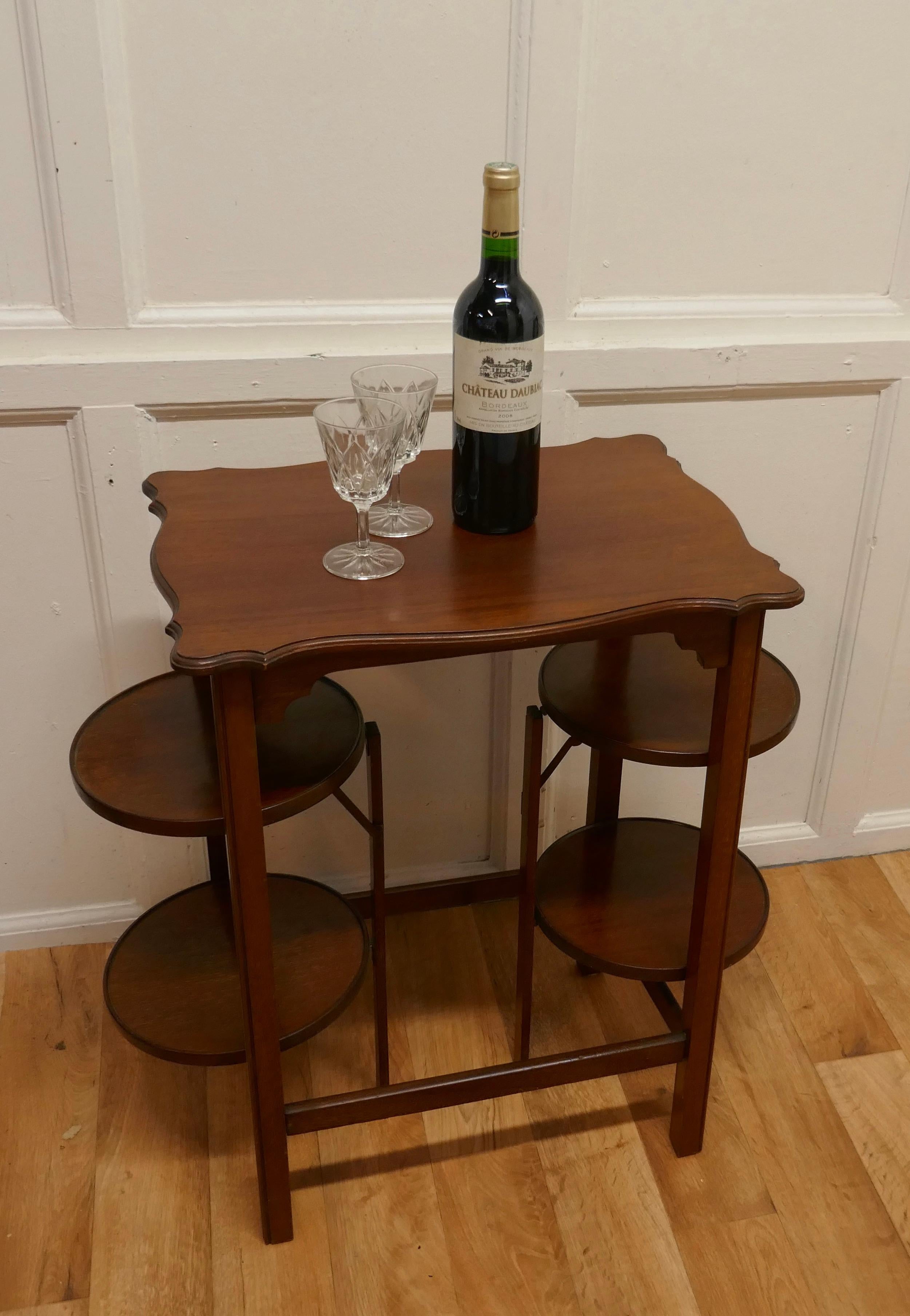 4 Tray Mahogany Table Cake Stand or Dumb Waiter In Good Condition For Sale In Chillerton, Isle of Wight