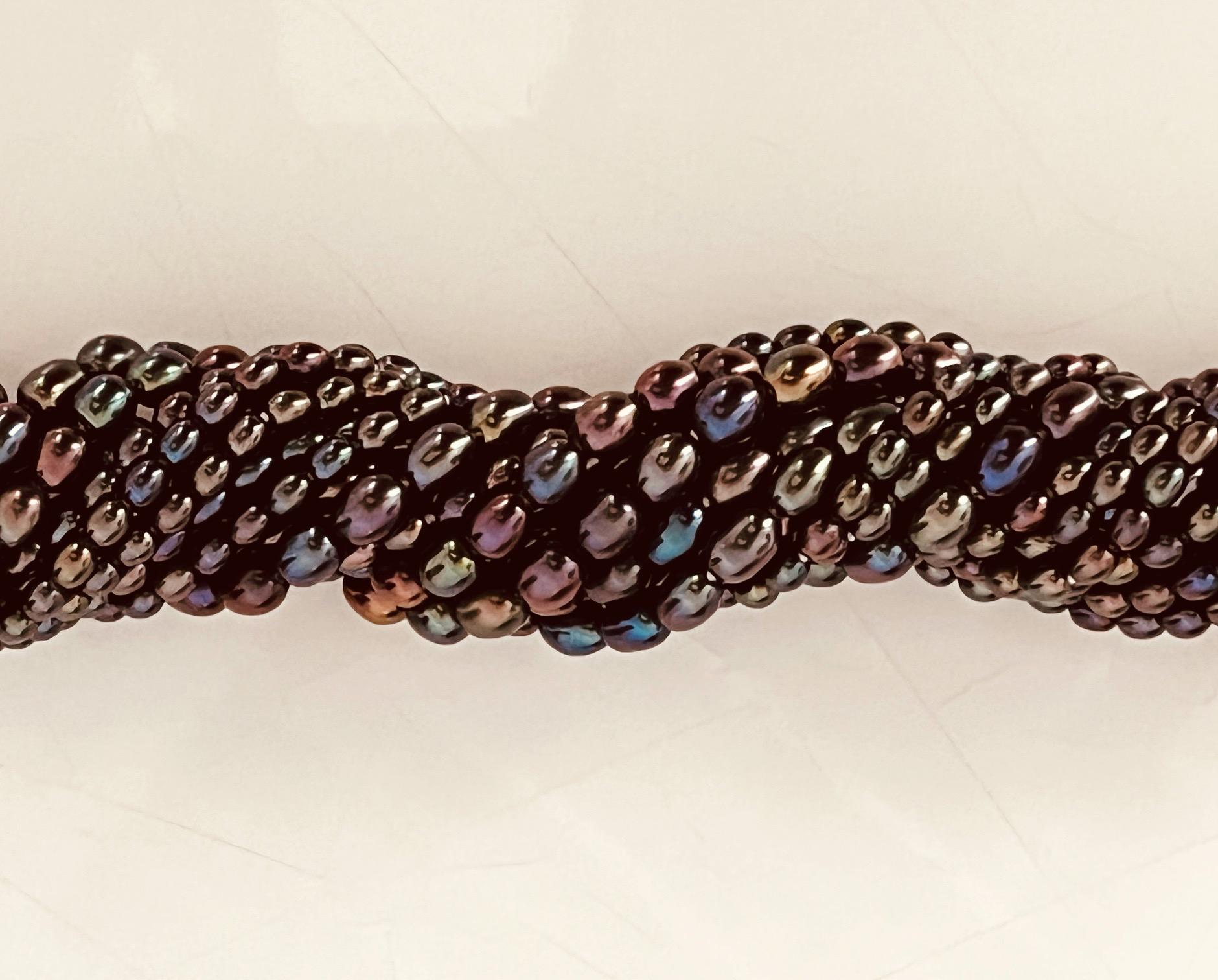 Collier de perles de culture noires teintes à plusieurs rangs avec fermetures en or 18 carats en vente 5
