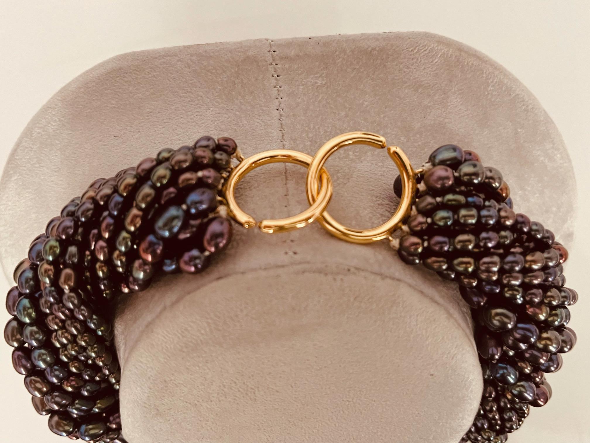 Collier de perles de culture noires teintes à plusieurs rangs avec fermetures en or 18 carats Pour femmes en vente