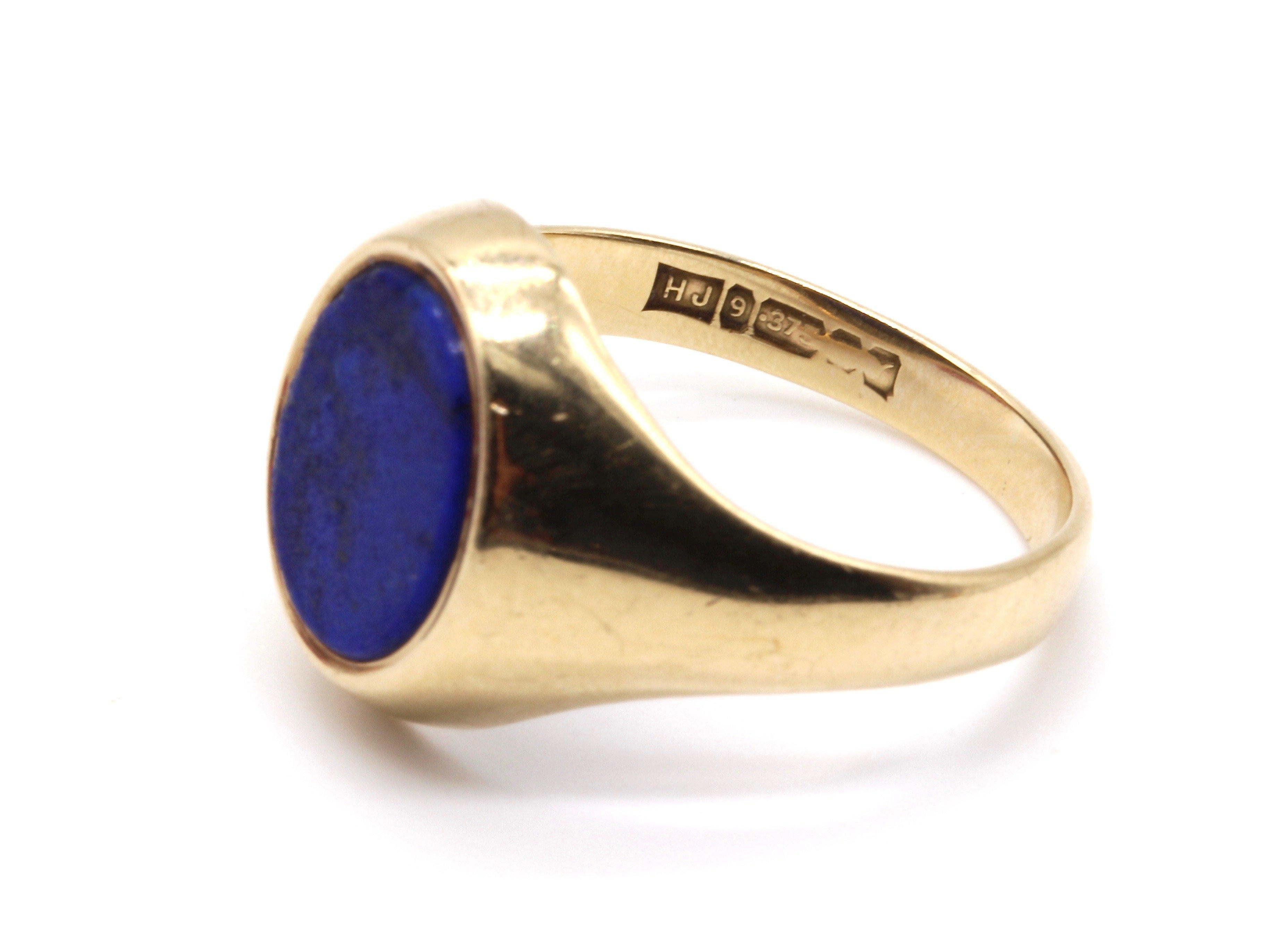 A fine 9 Kt gold and lapis lazuli oval faced Gentleman's signet ring.
Size UK   U
        USA 10.25    

Weight 5.1gm. Diameter of face 14mm.
Hallmarked maker HJ