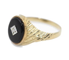 9 kt Yellow Gold, Onyx and Diamond Gentleman's Signet Ring with Oval Face